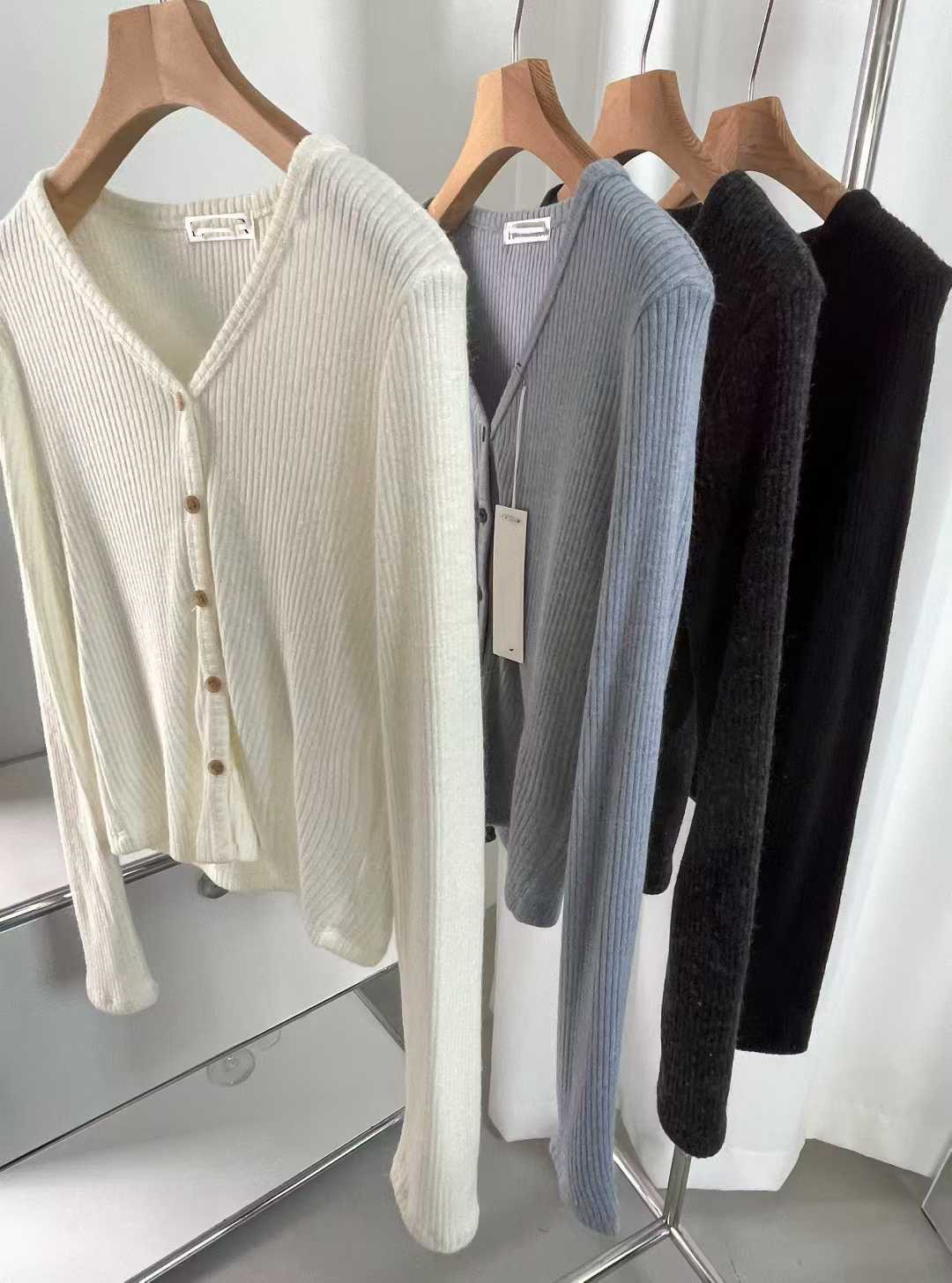 A07-排釦針織衫(白/灰/黑)