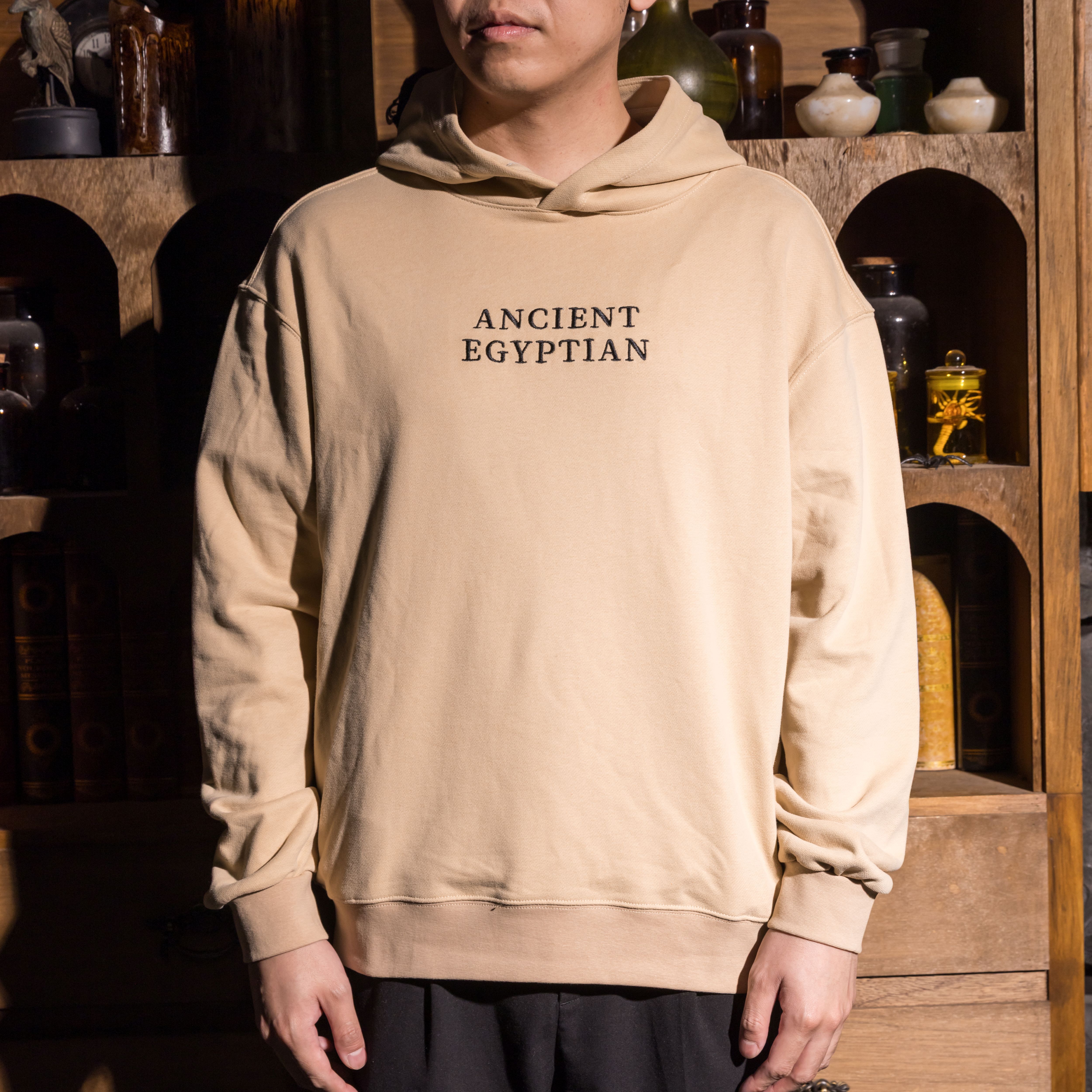 世界古文明藝術厚磅帽T｜古埃及神祇壁畫 奶茶