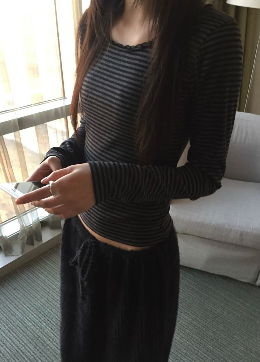 A10-圓領蕾絲小花邊上衣(條紋/黑/白)