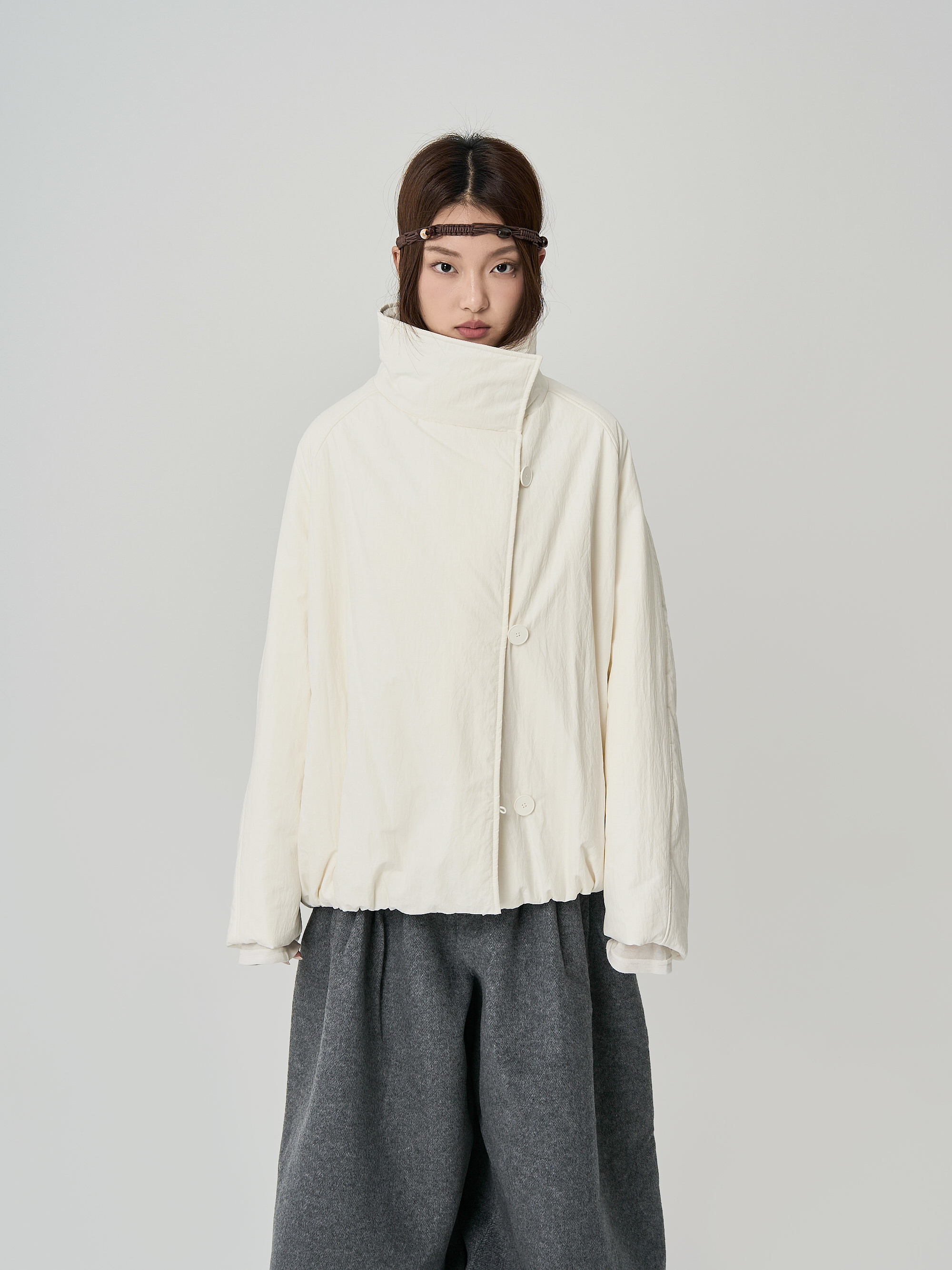 繭型大釦高領鋪棉外套-白