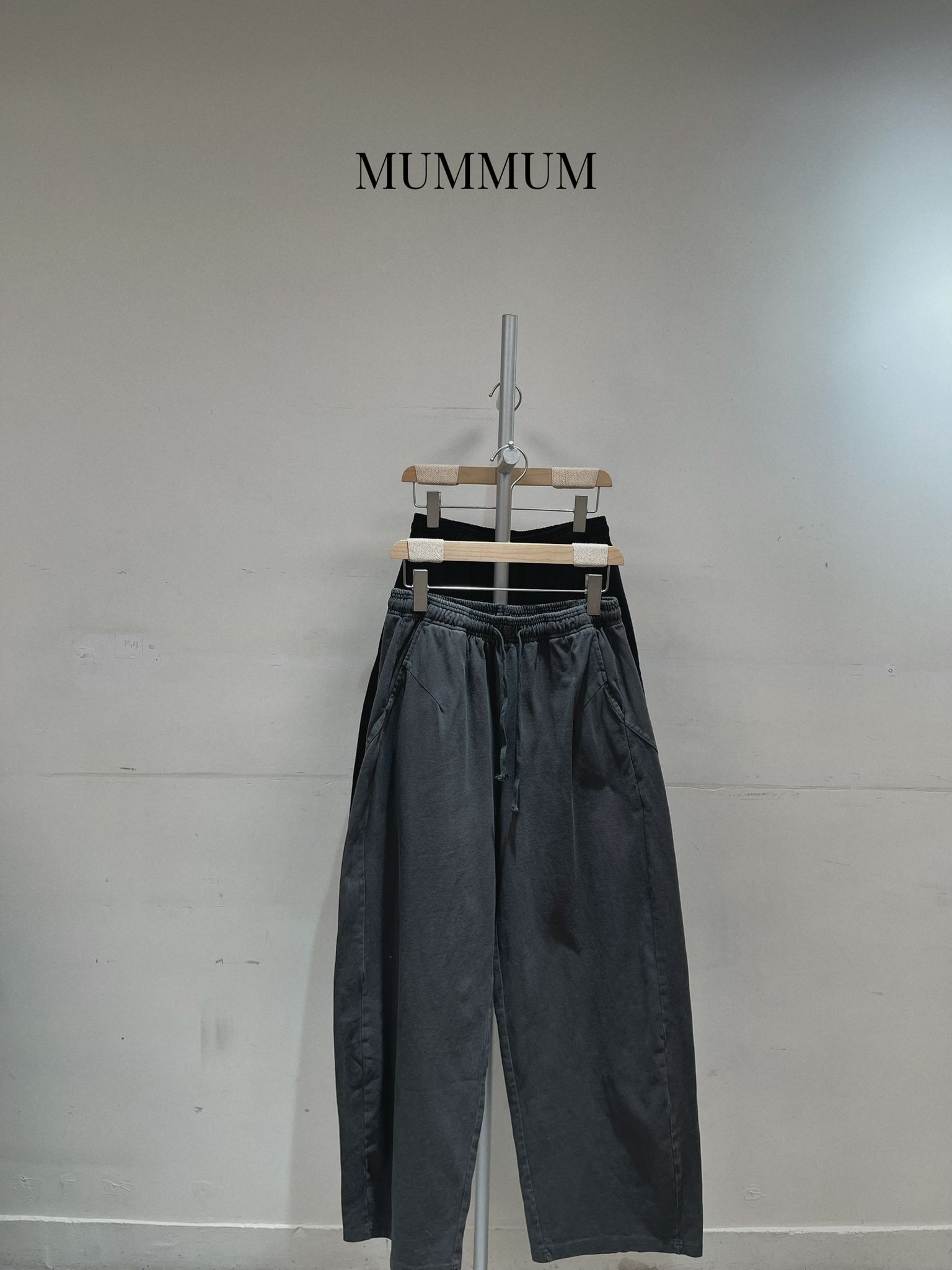 03664a/小彎刀休閒修身線條長褲 28-40/44/40