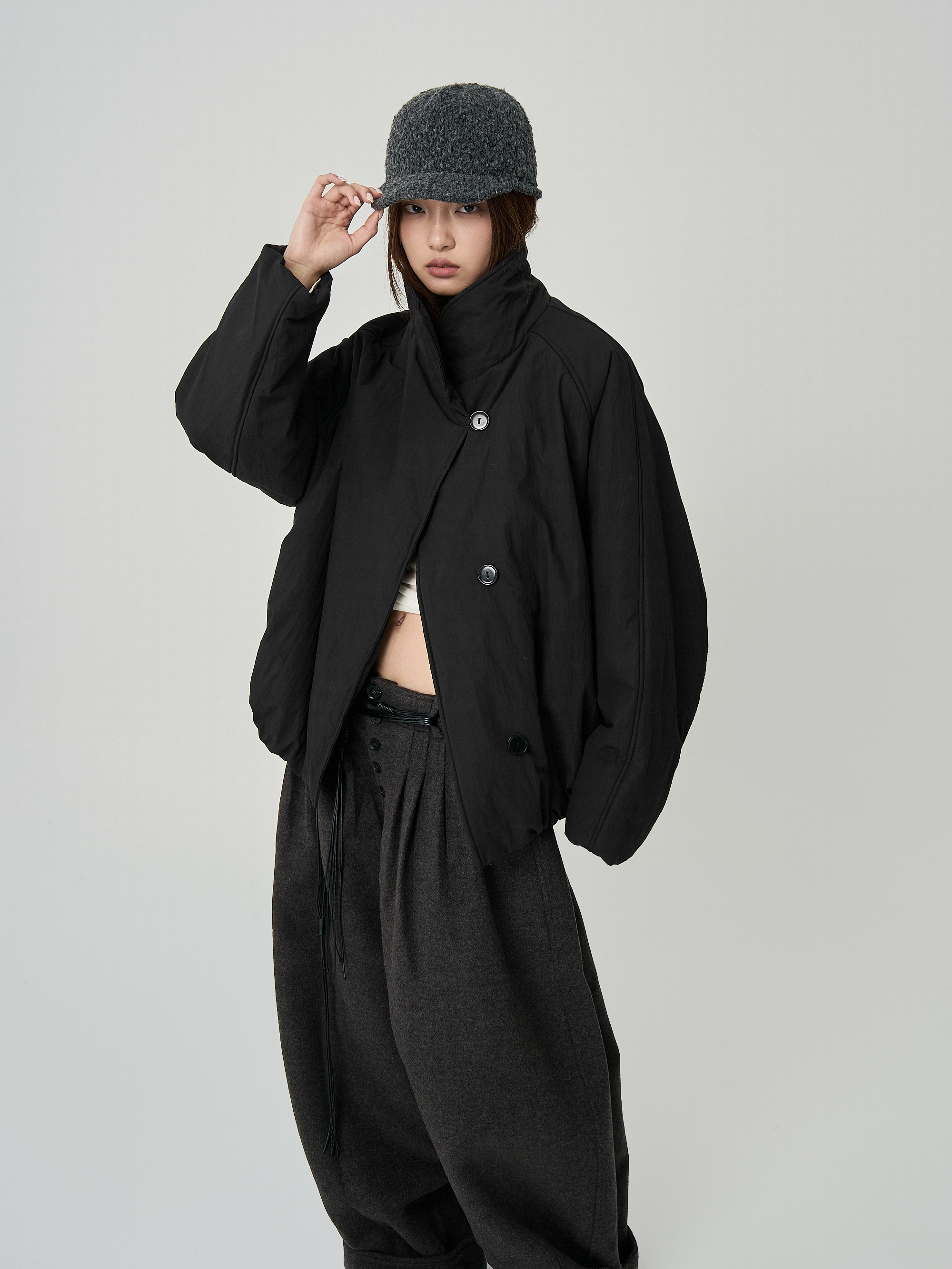 繭型大釦高領鋪棉外套-黑