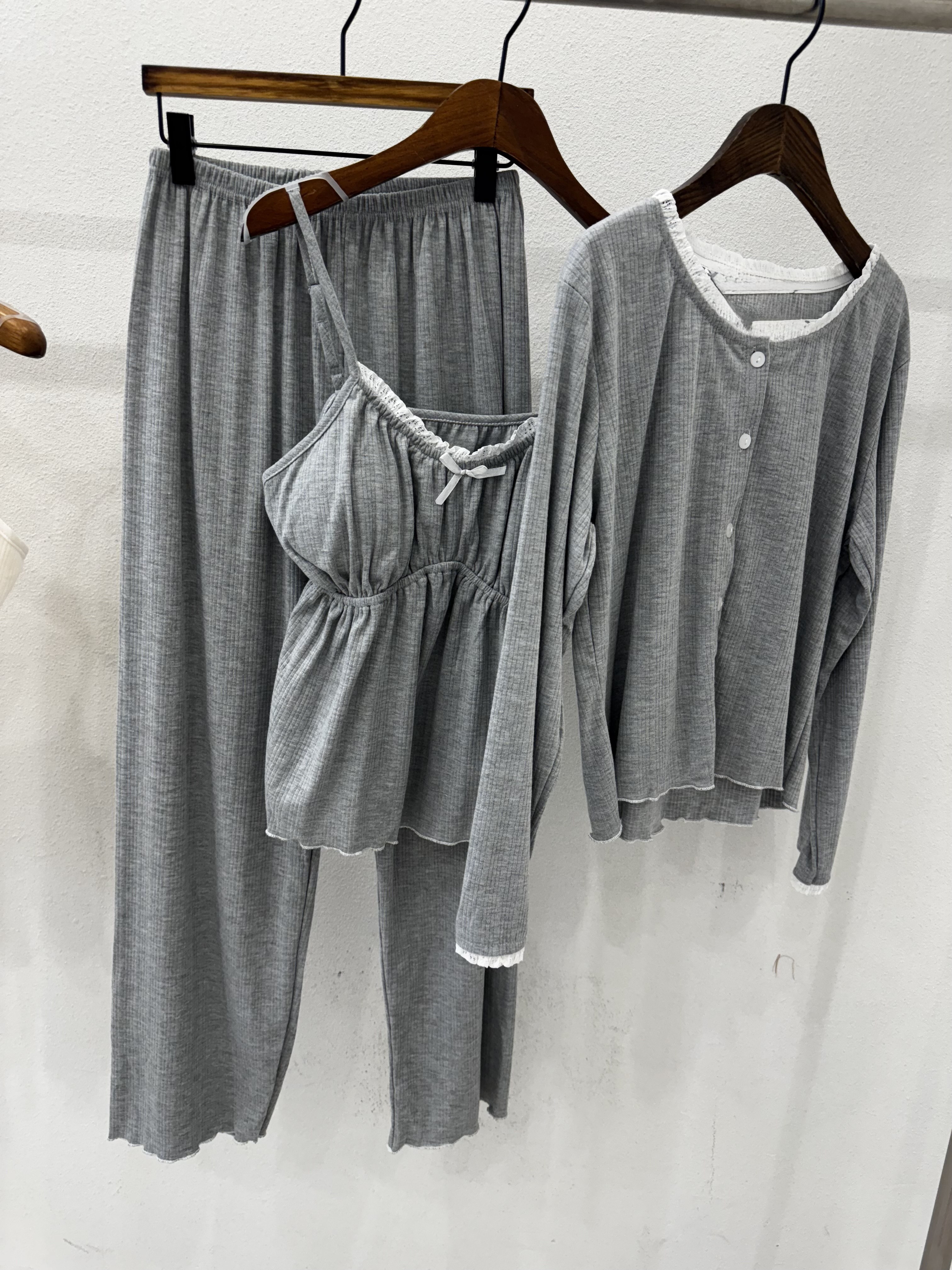 A1GR10減價直紋款一套三件睡衣