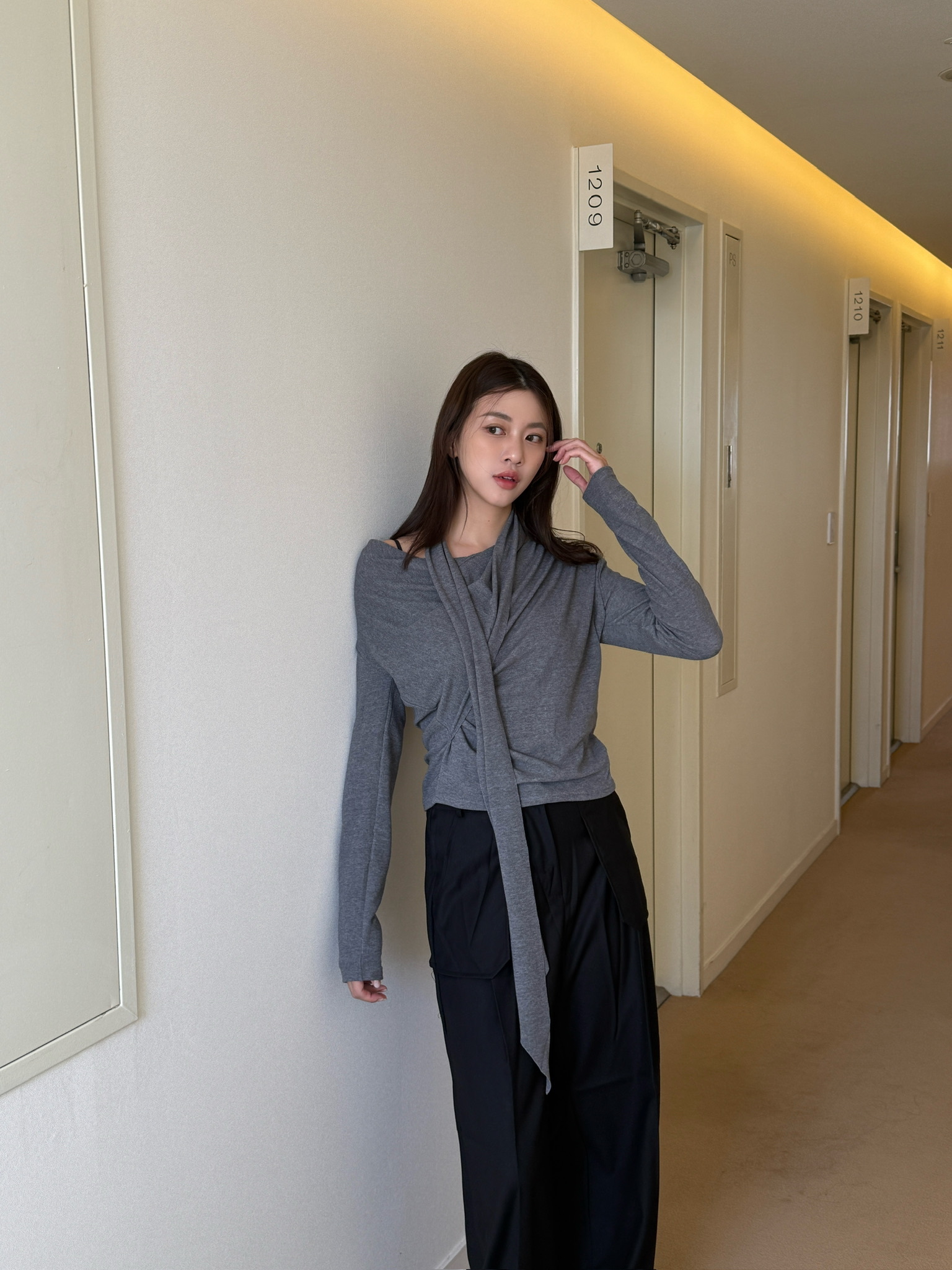 two ways 女人味上衣(灰/黑)