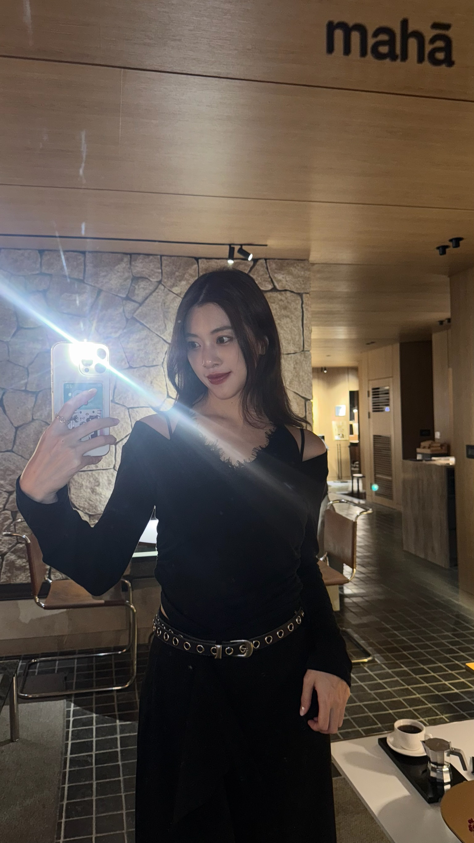 小姊姊的蕾絲繞脖上衣(白/黑)