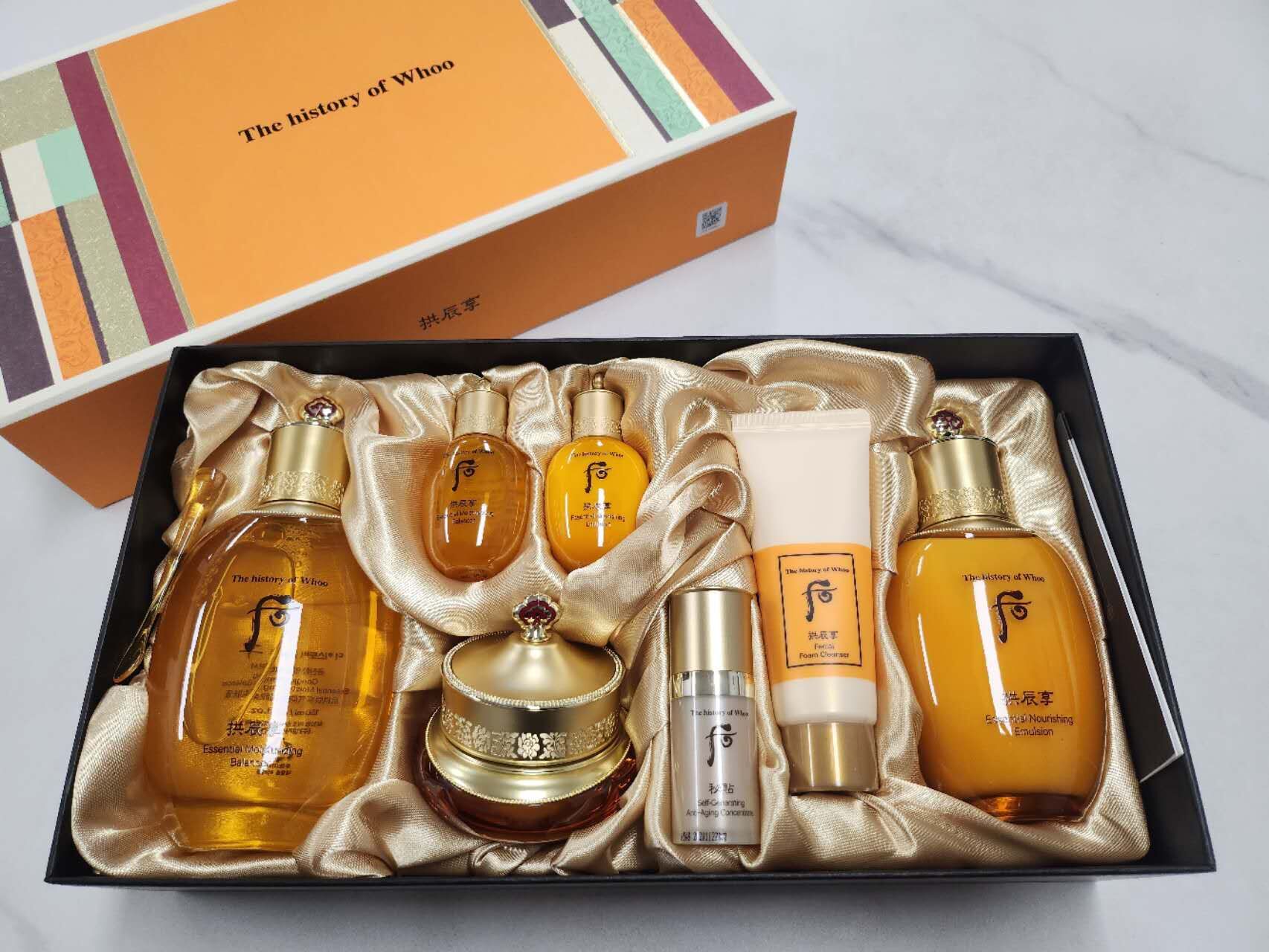 【預購】AKR010801 The History of Whoo 后 拱辰享3件套盒