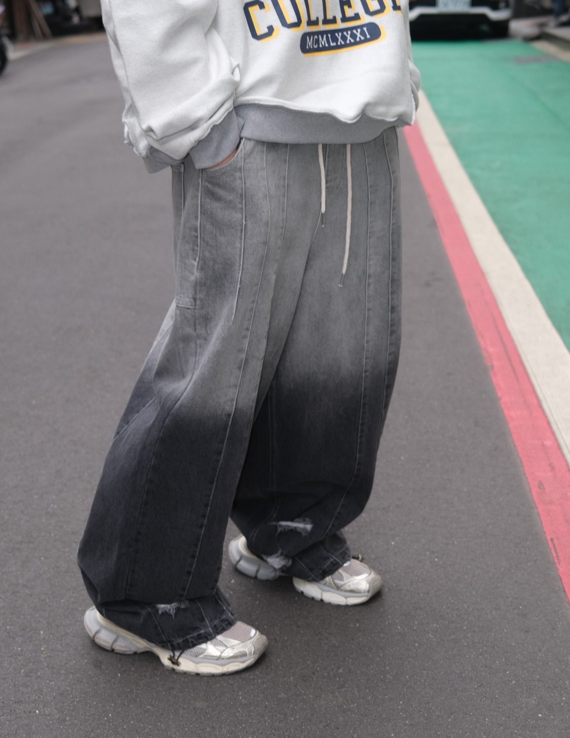 重度水洗刷白牛仔褲