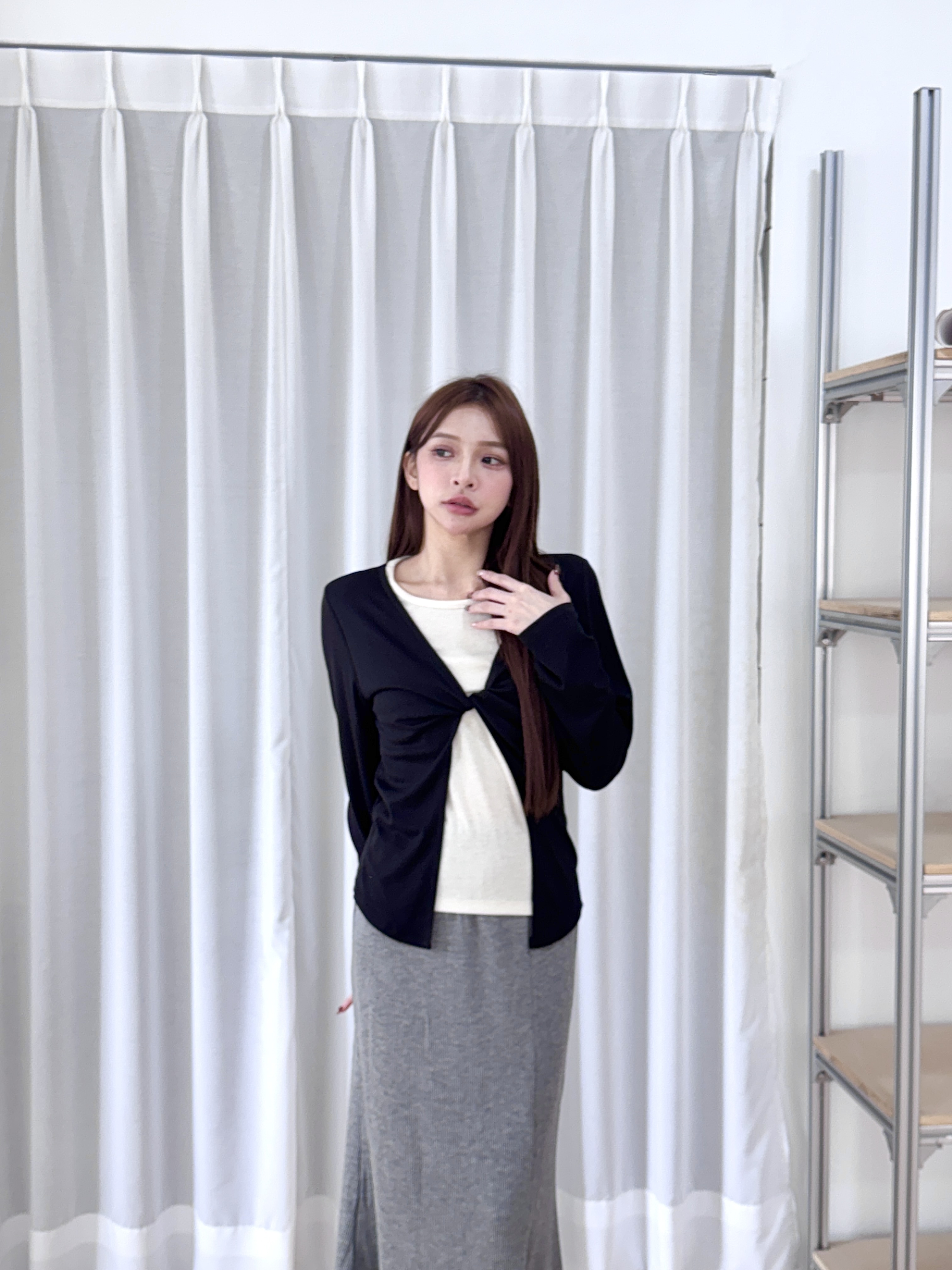 ᴋᴏʀᴇᴀ 現貨 假兩件單扭結上衣