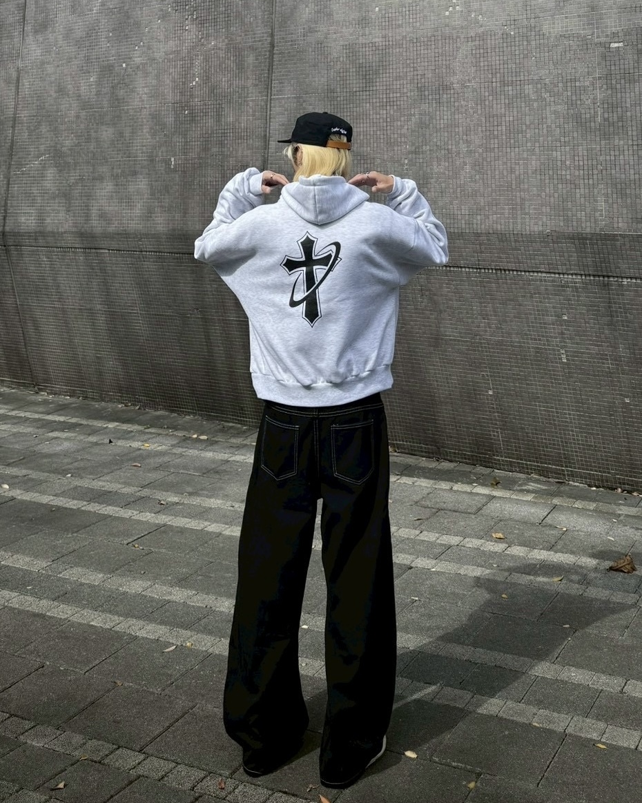 BOXY 前刺繡 環繞 十字 寬短 刷毛 帽T