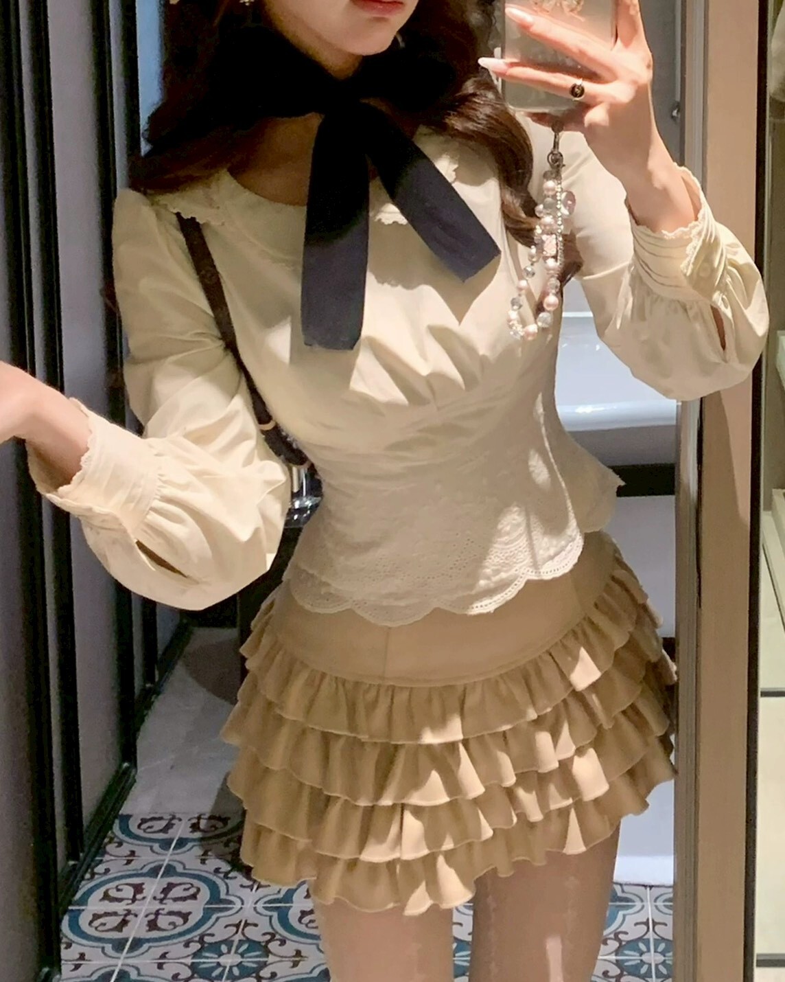 設計師家園領收腰下擺圓弧蕾絲後拉鏈上衣