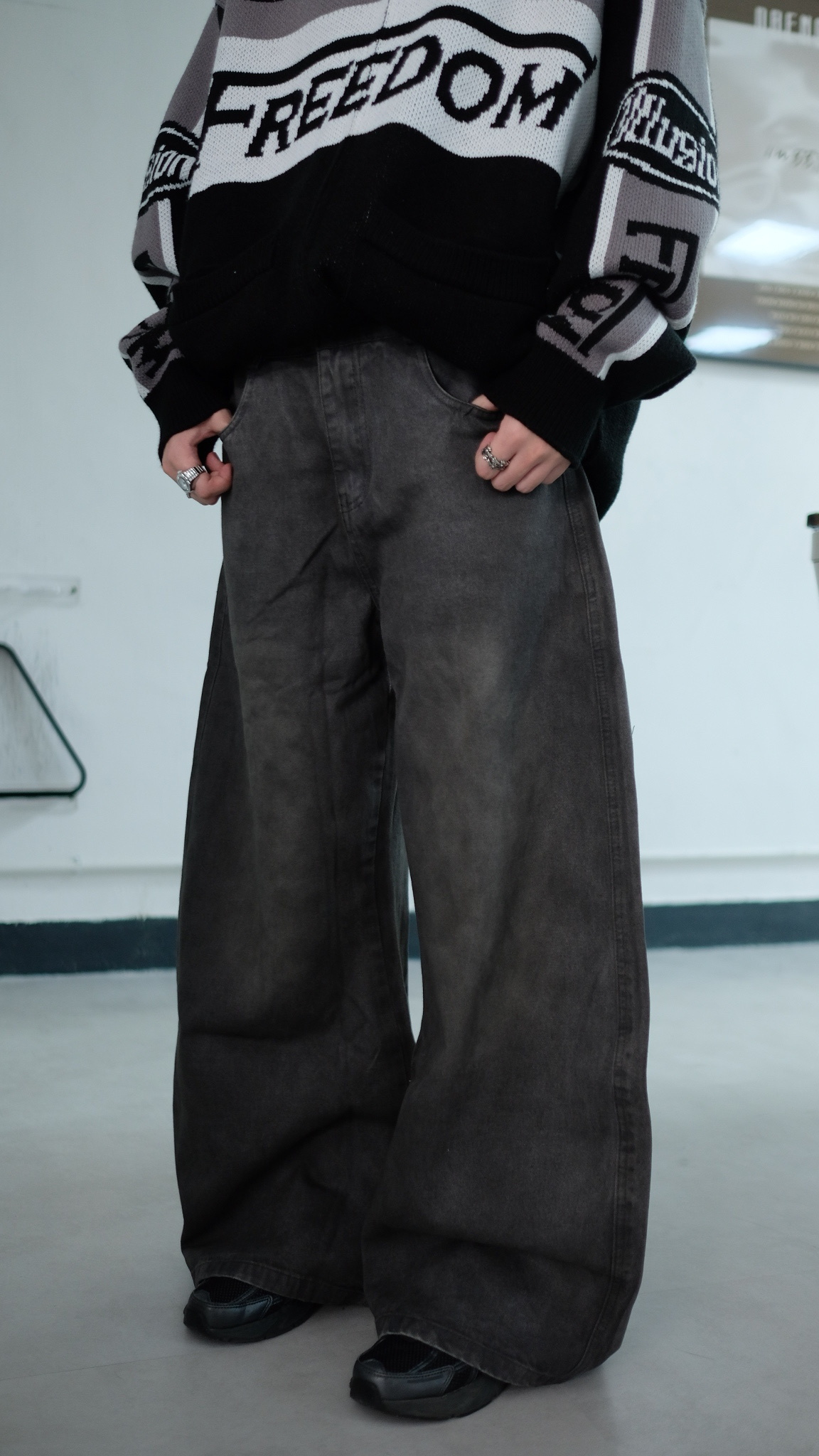 LPT0089 深灰色洗水彎刀褲