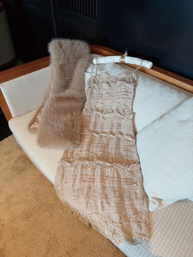 設計師家重工立體蕾絲拼接中長款洋裝