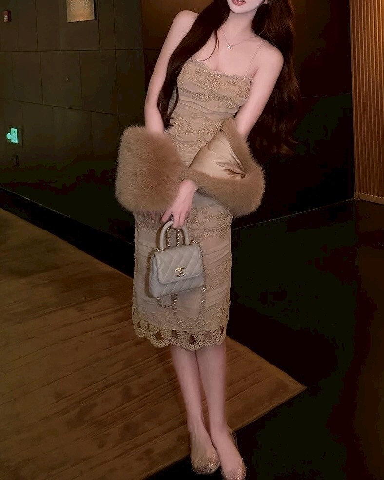 設計師家重工立體蕾絲拼接中長款洋裝