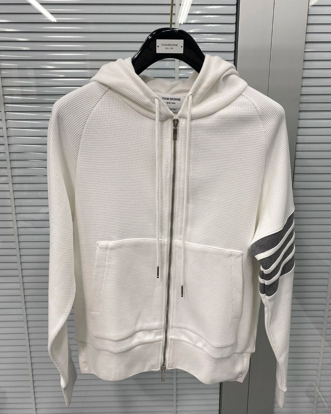 THOM BROWNE 窩夫格有帽拉鏈外套 白色