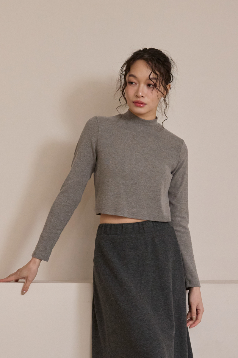 微高領短版棉質上衣