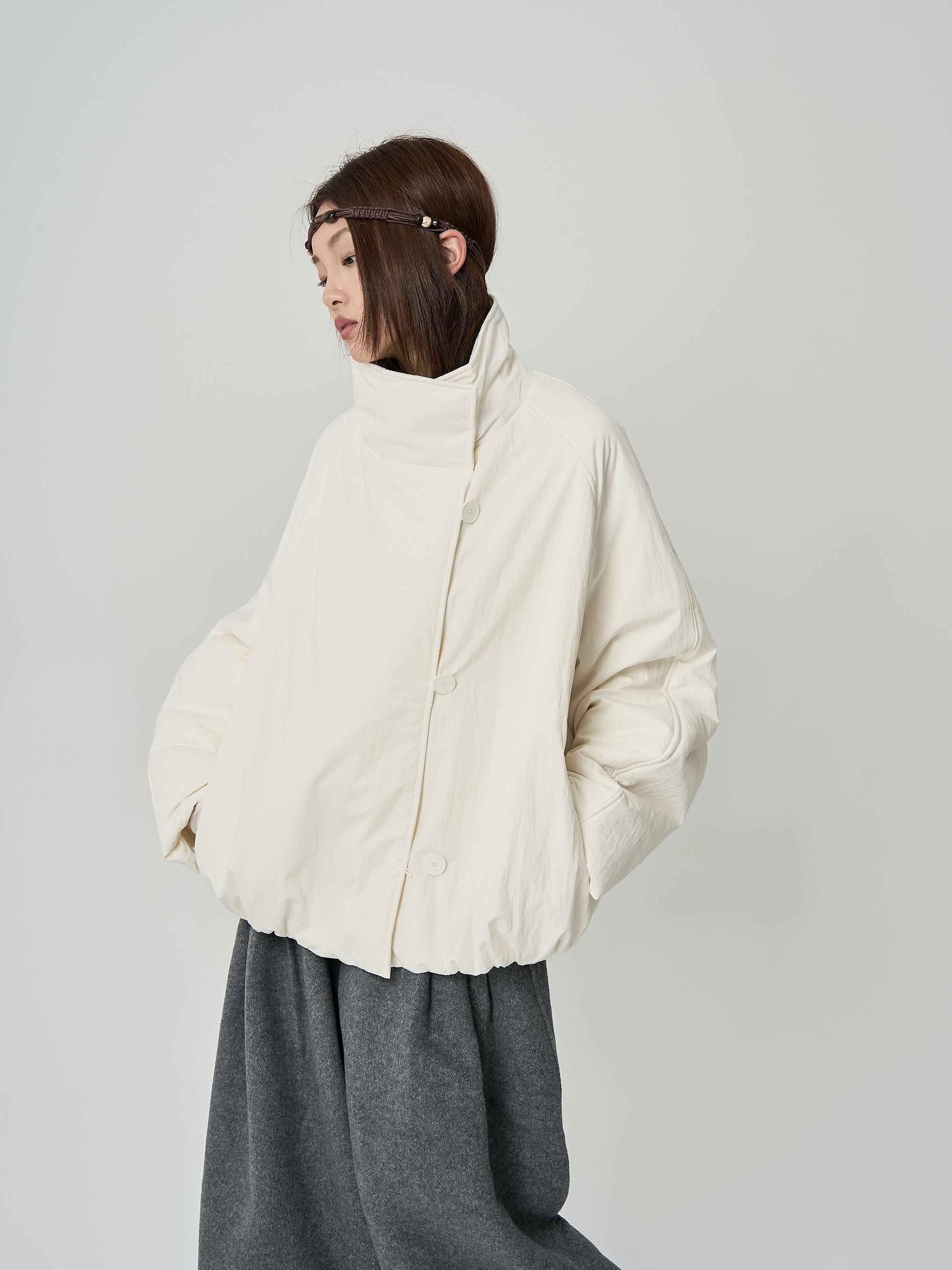 繭型大釦高領鋪棉外套-白