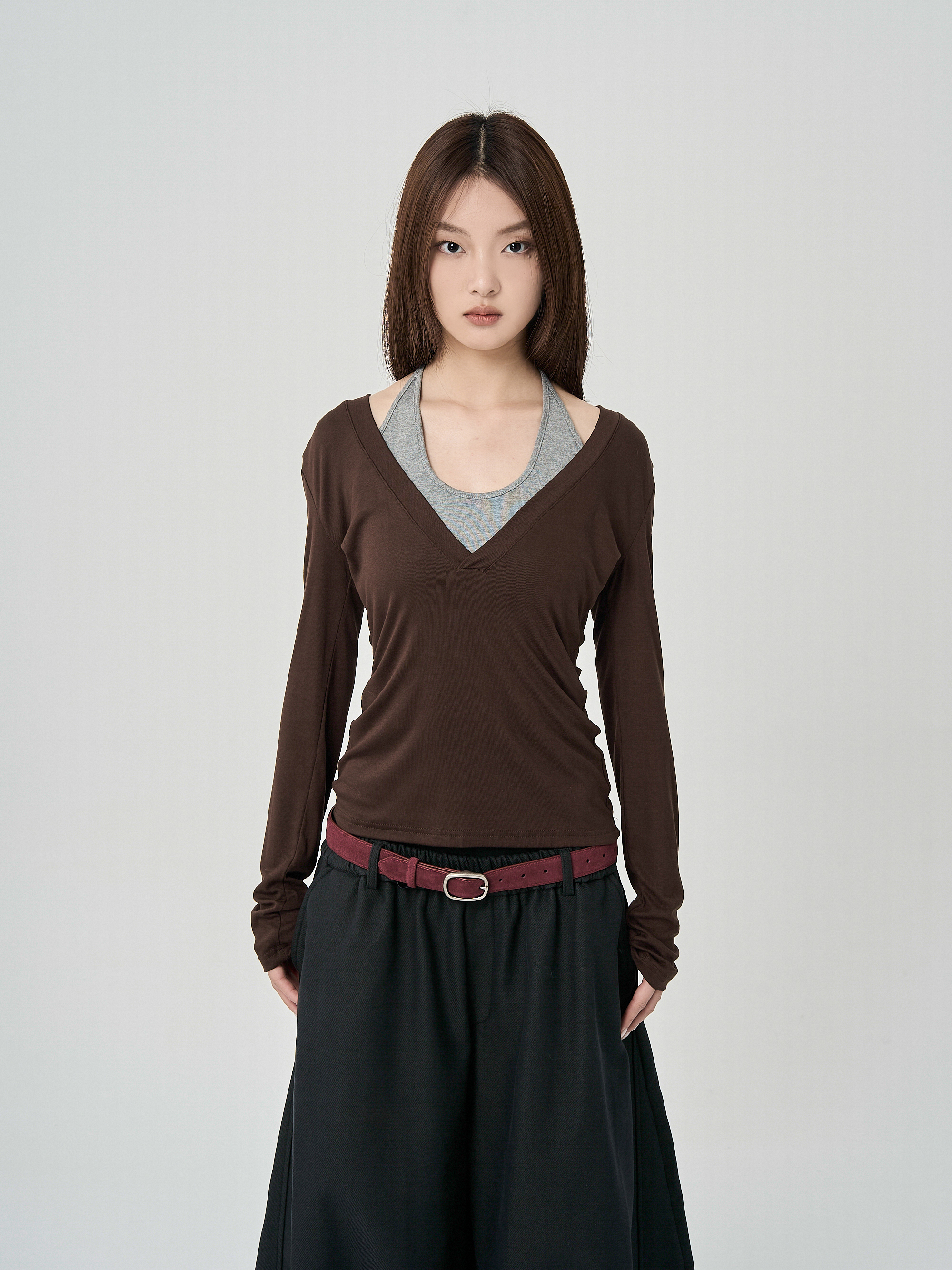 掛脖V領假兩件T恤上衣-咖