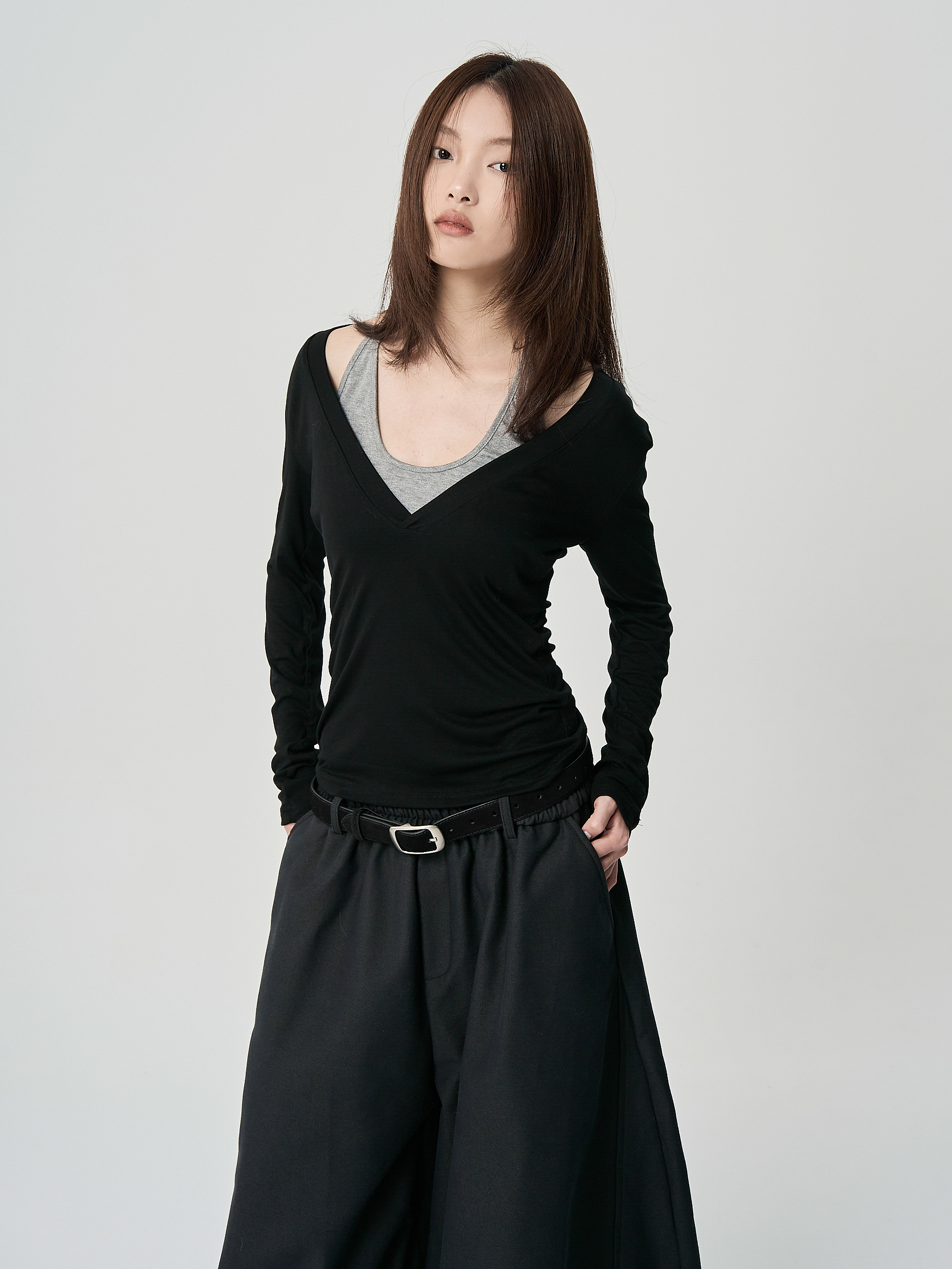 掛脖V領假兩件T恤上衣-黑