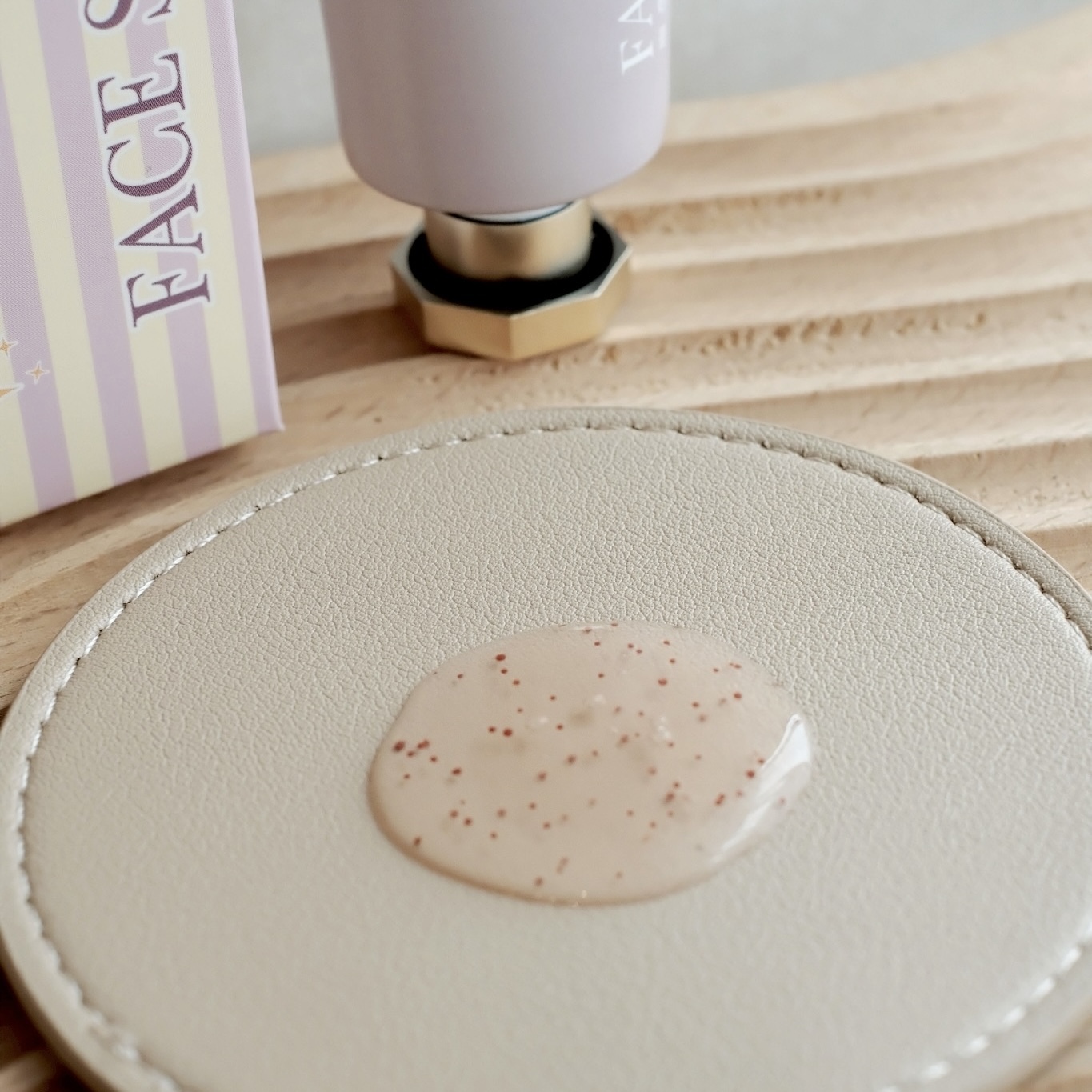 CHIDORA 臉部磨砂膏 (一條50ml)