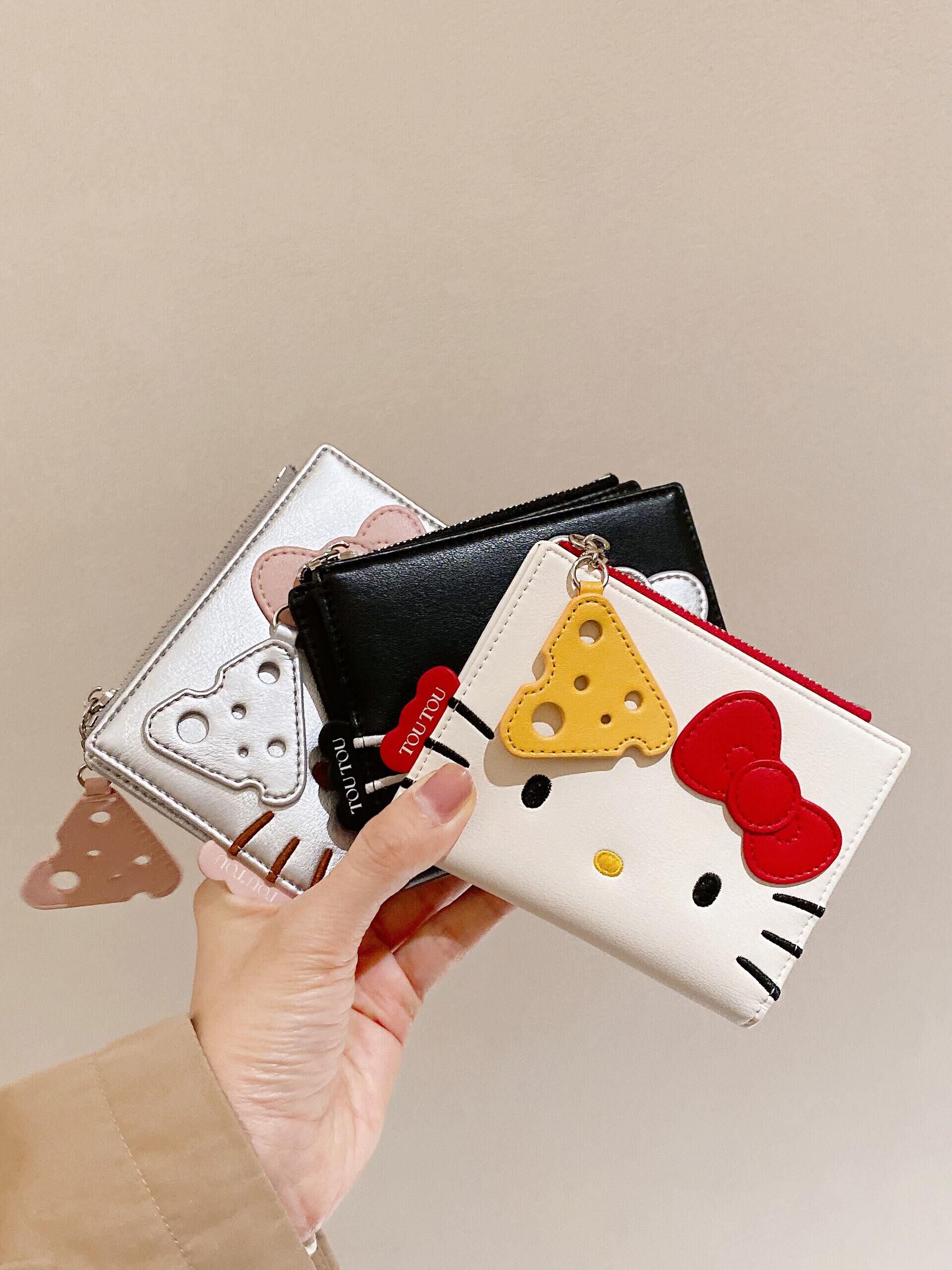 本週限時接單!! Sanrio 三麗鷗 Hello Kitty x TOUTOU 皮革小短夾 零錢包 錢包 黑色 奶油白 銀色 (任買兩件7-11免運)/預購