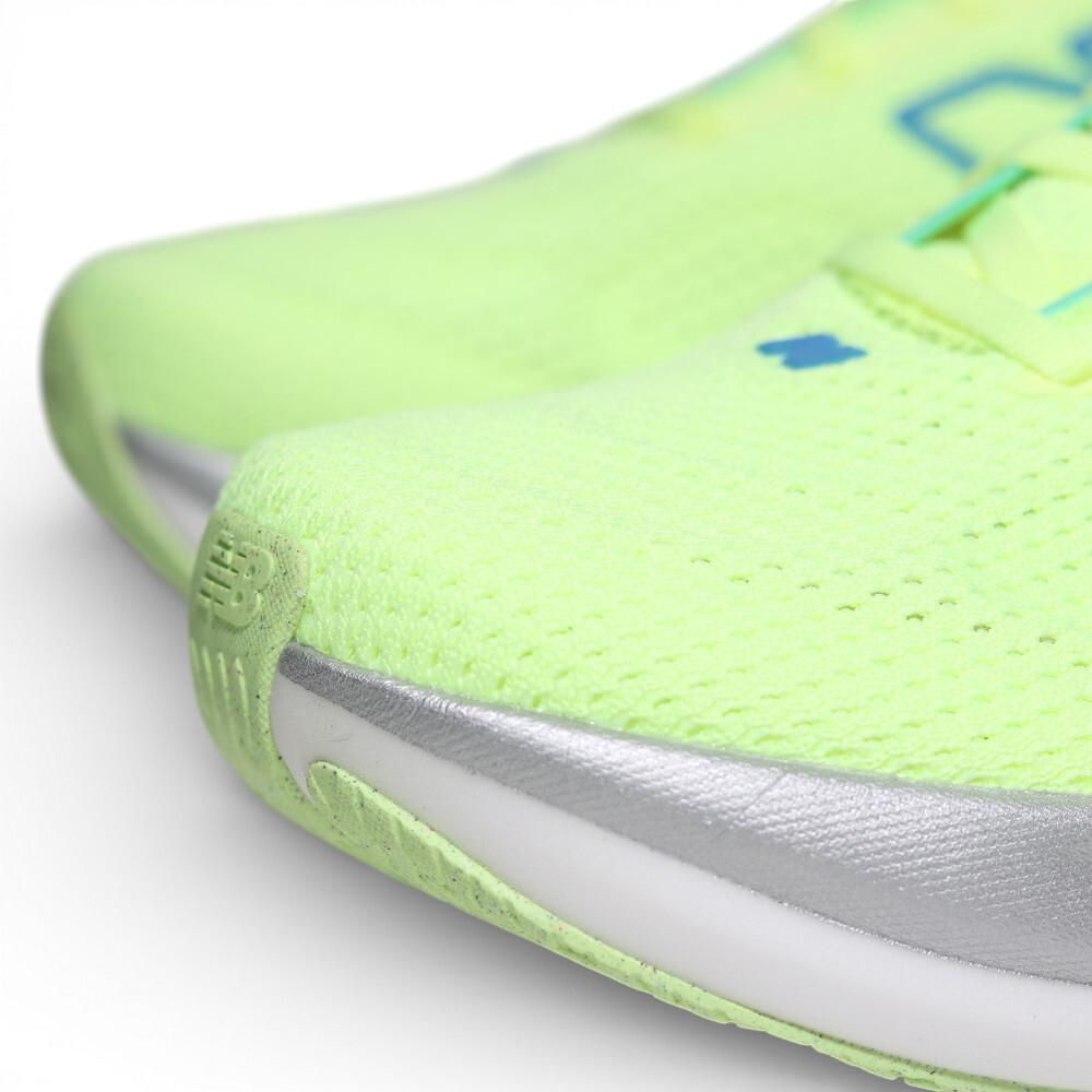 NEW BALANCE 慢跑鞋 NB1080 V15 螢光綠 寬楦 運動 女 W108099D