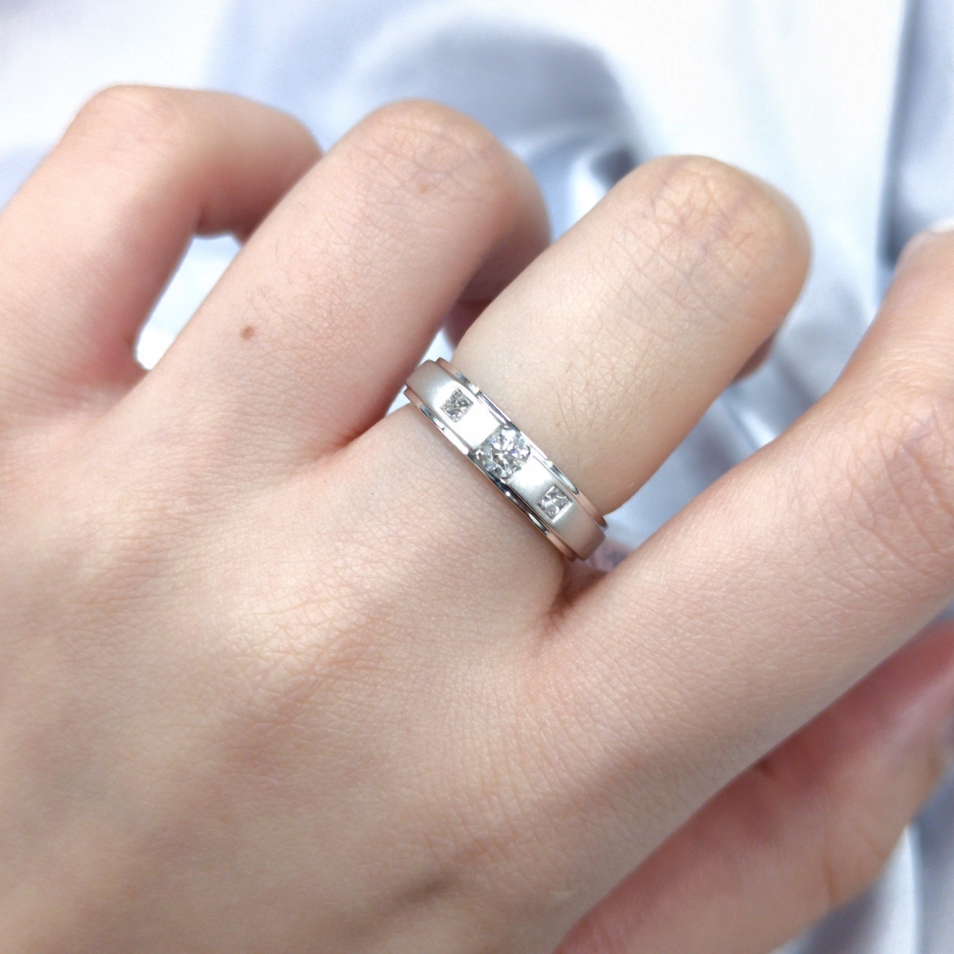 全新18K白金【單粒14份鑽石】配小鑽共29份鑽石戒指