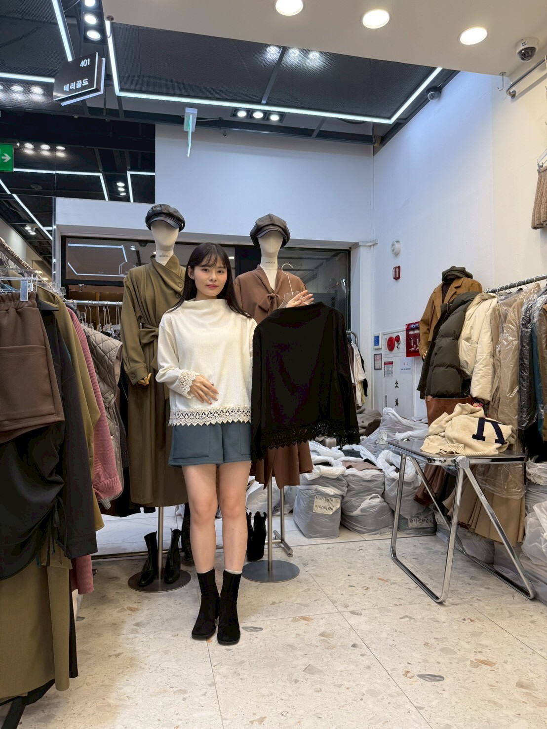 MG5406 蕾絲縫邊樹紋上衣