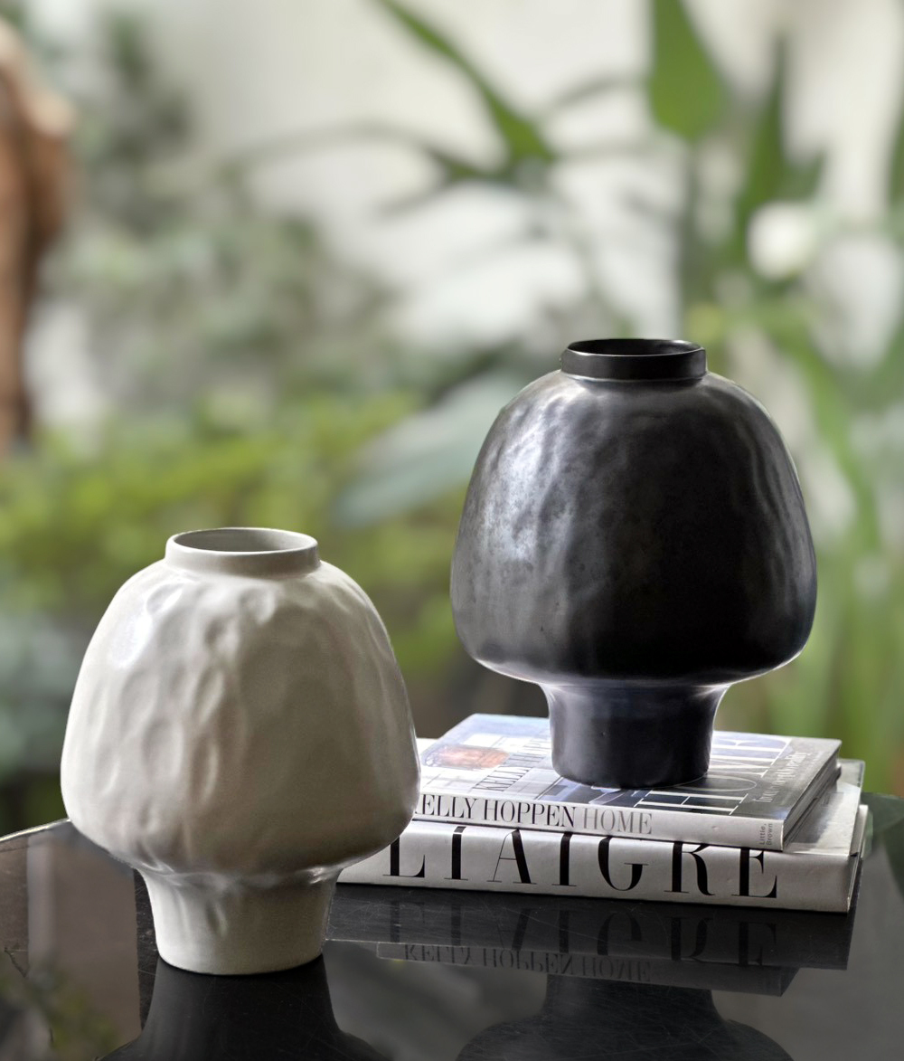 黑/白陶果梨花器