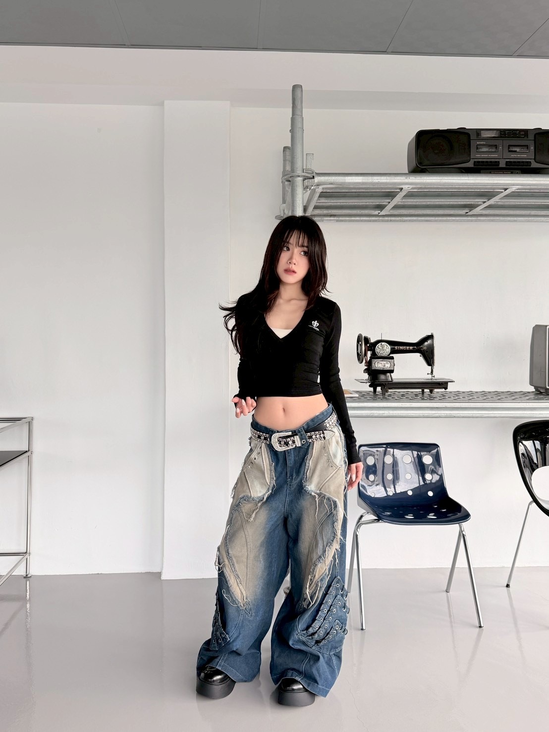 美高學姐 美式V領十字印花修身短版上衣2colors