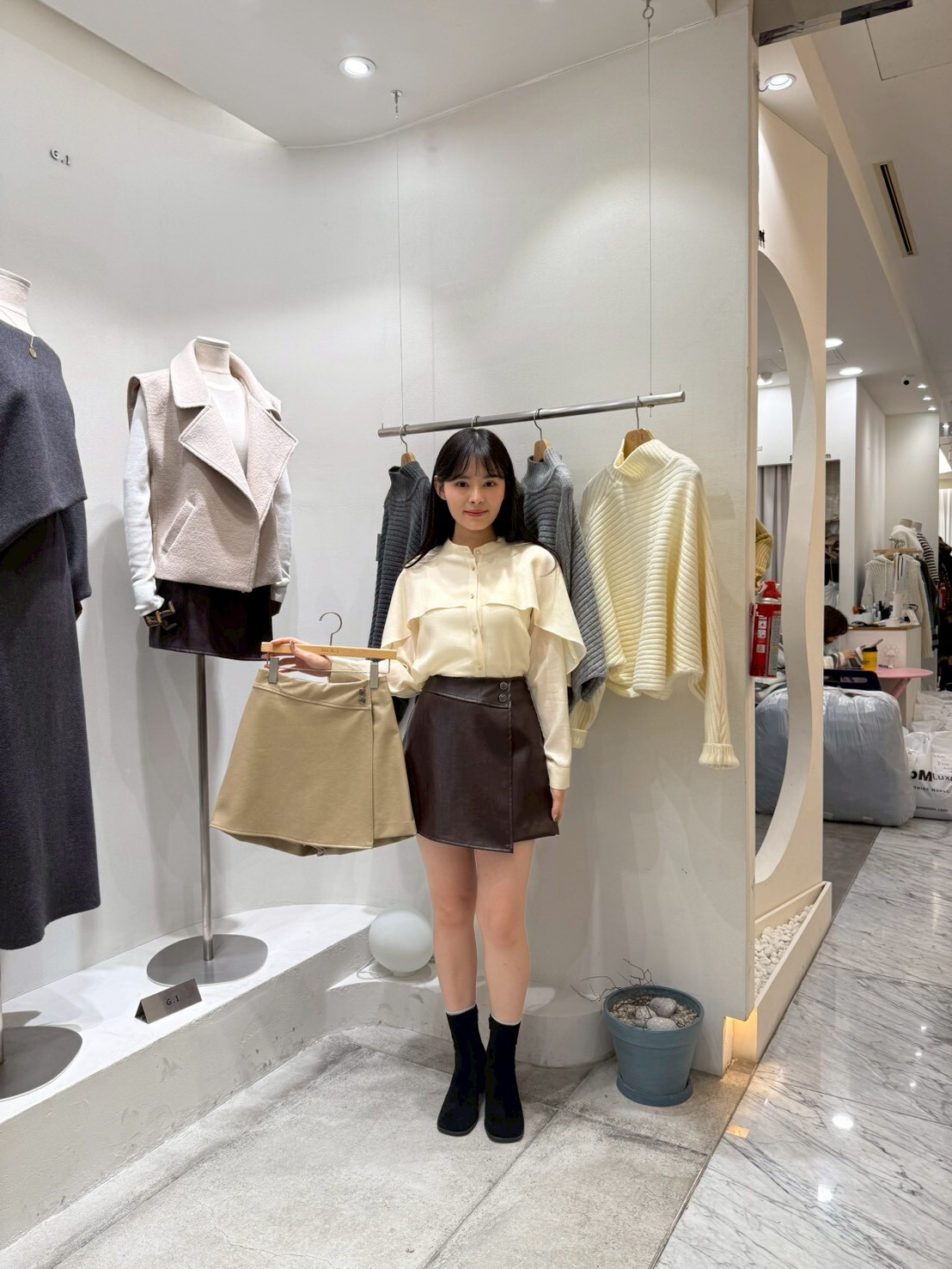 GI5412 後橡筋交疊造型PU皮革短裙褲