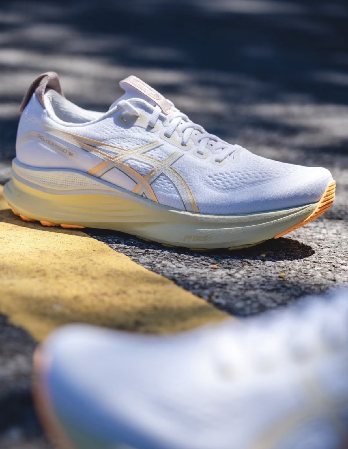 男鞋 ASICS GEL-KAYANO 32-2E 白黃 寬楦 支撐 緩震 透氣 回彈 拉環 運動 慢跑鞋【1011C051-101】