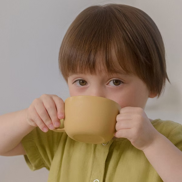 KINTO-BONBO 嬰幼兒雙耳湯杯，雙耳設計讓小孩們小手輕鬆拿提使用
