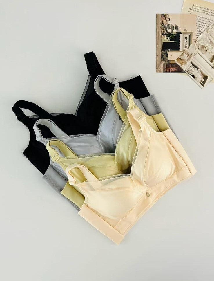 HH33 建議B杯以上 1.5cm pad 絲綢面 無鋼圈 無痕 蠶絲乳膠 4扣 Size M-XXL $369 made in korea