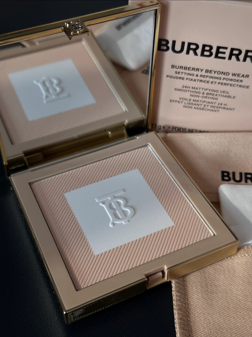 Burberry 卓越持妝定妝粉餅