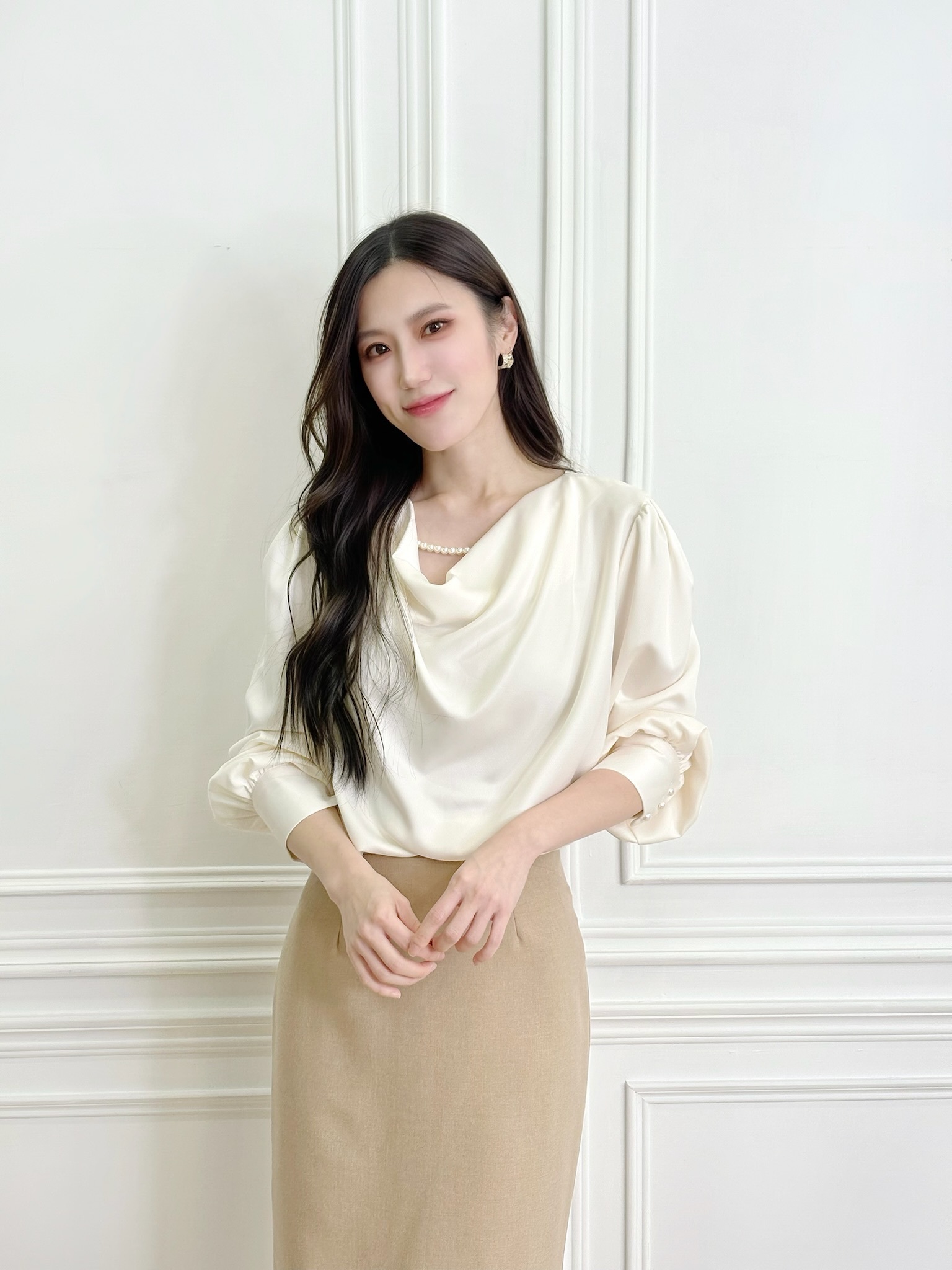 珍珠鏈垂墜領長袖上衣