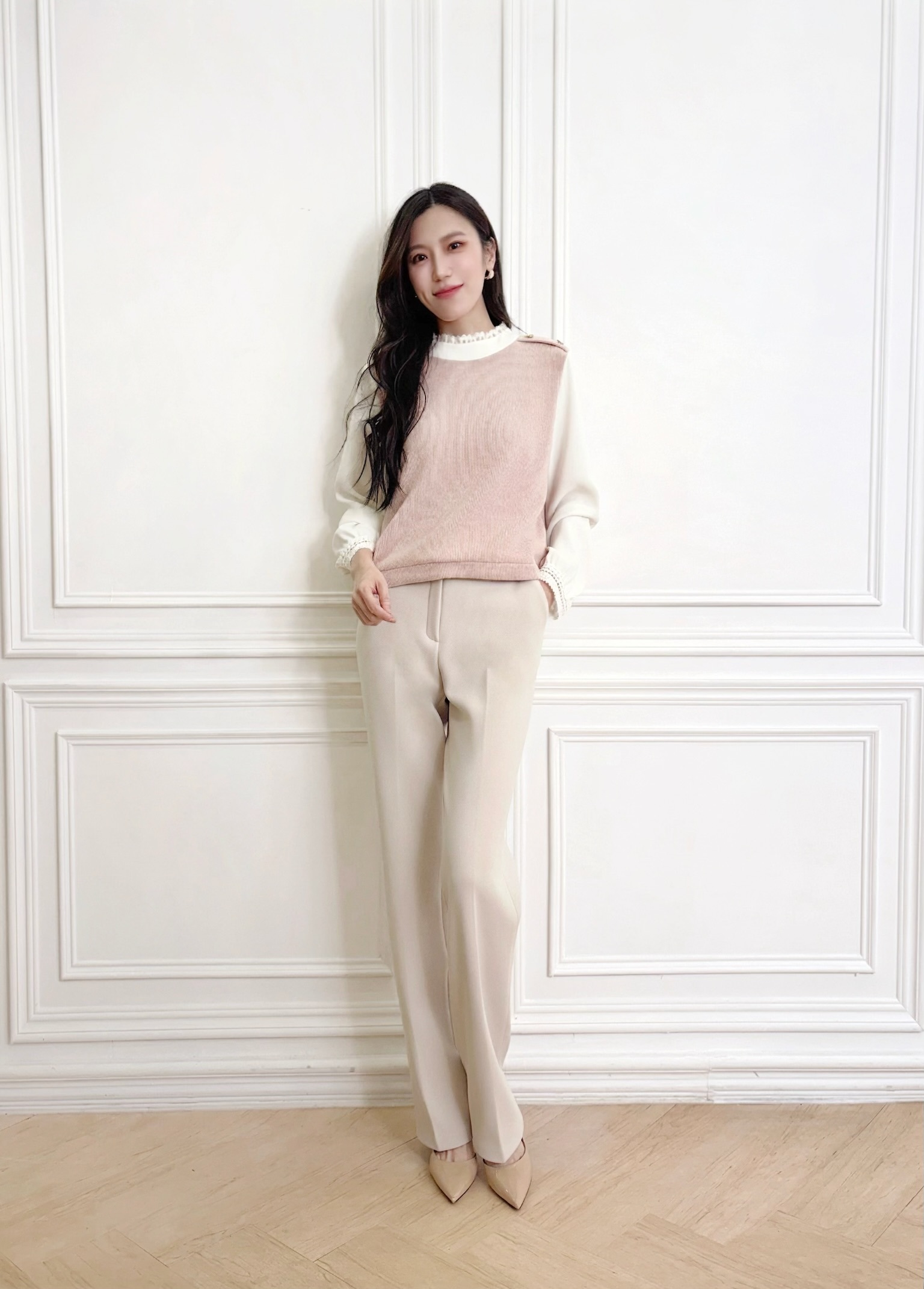 蕾絲領拼接金釦彈性針織上衣