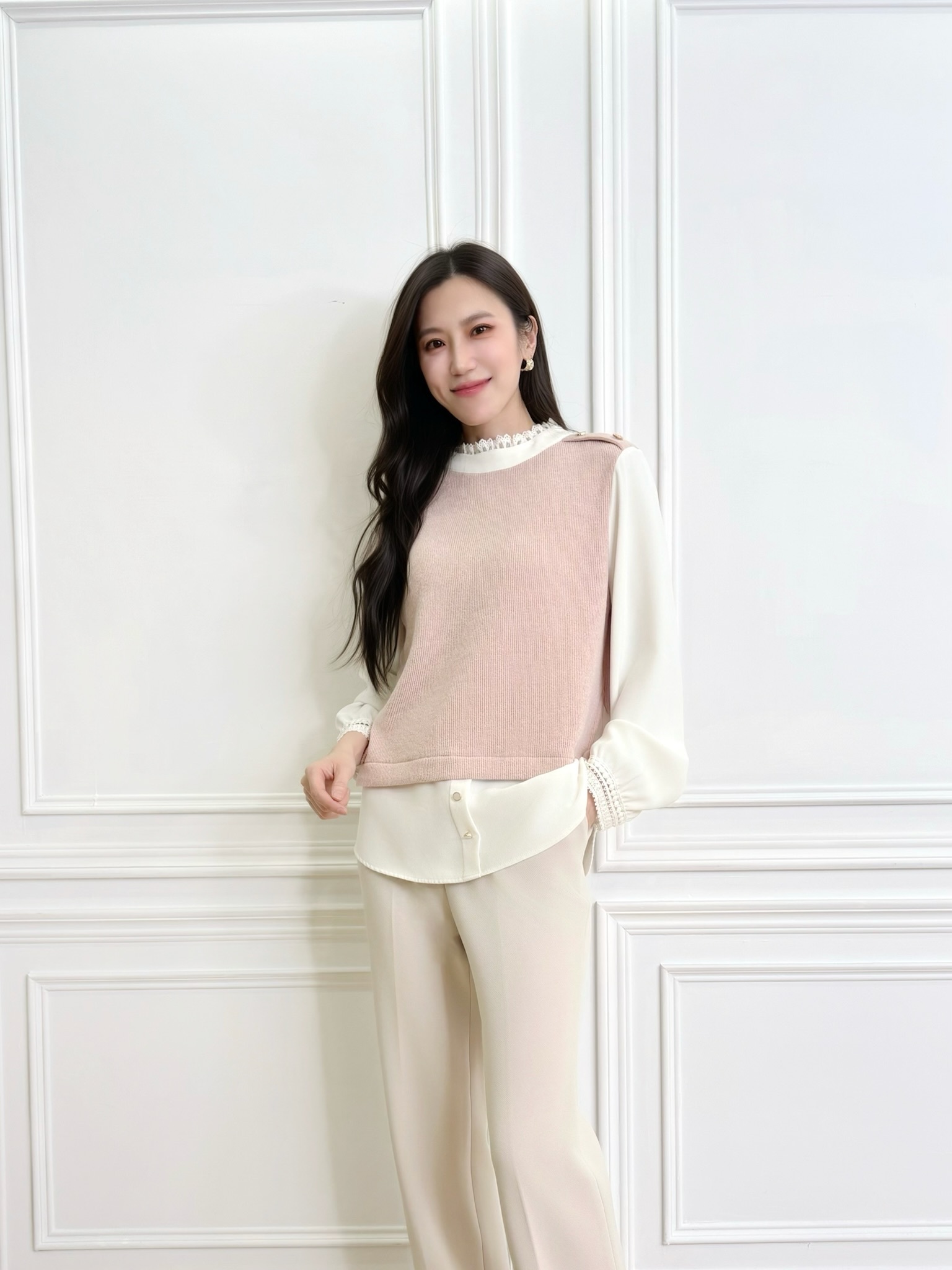 蕾絲領拼接金釦彈性針織上衣