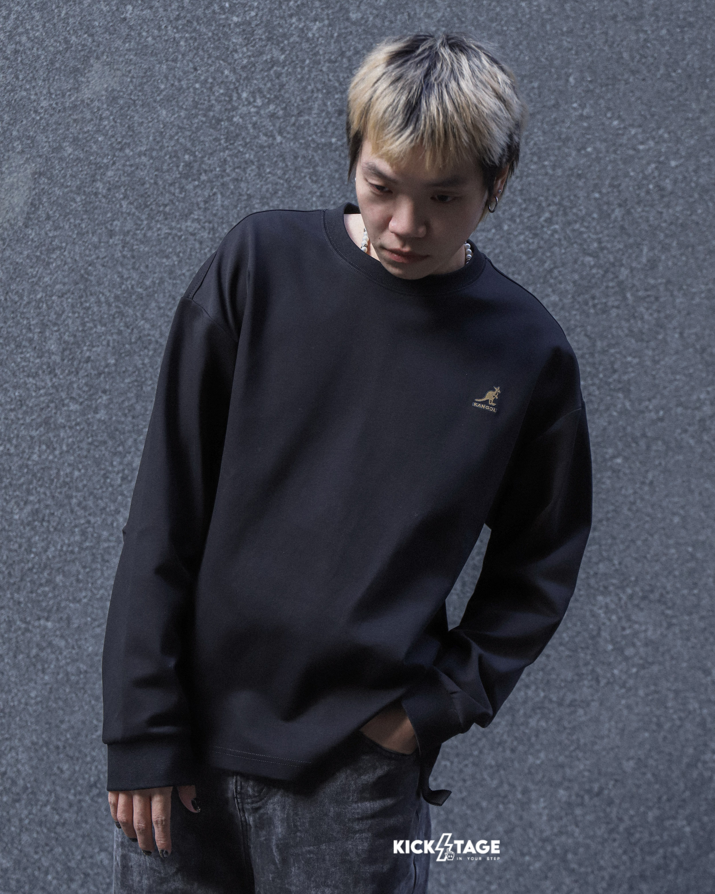 男女款 KANGOL TEE 灰色 黑色 英國 袋鼠 中性 側開岔 長T 大學T【65551001】