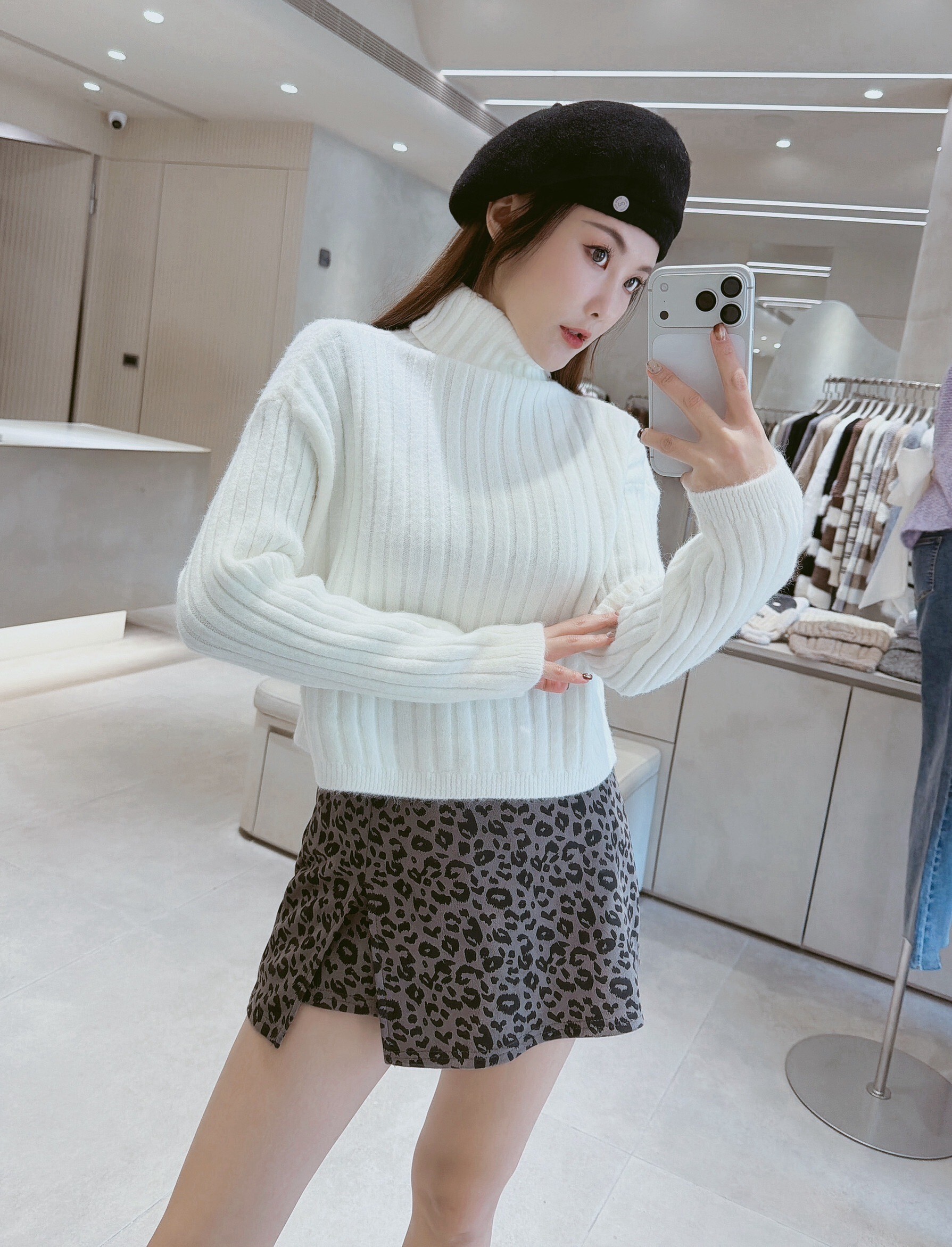 高領坑紋短版針織衣