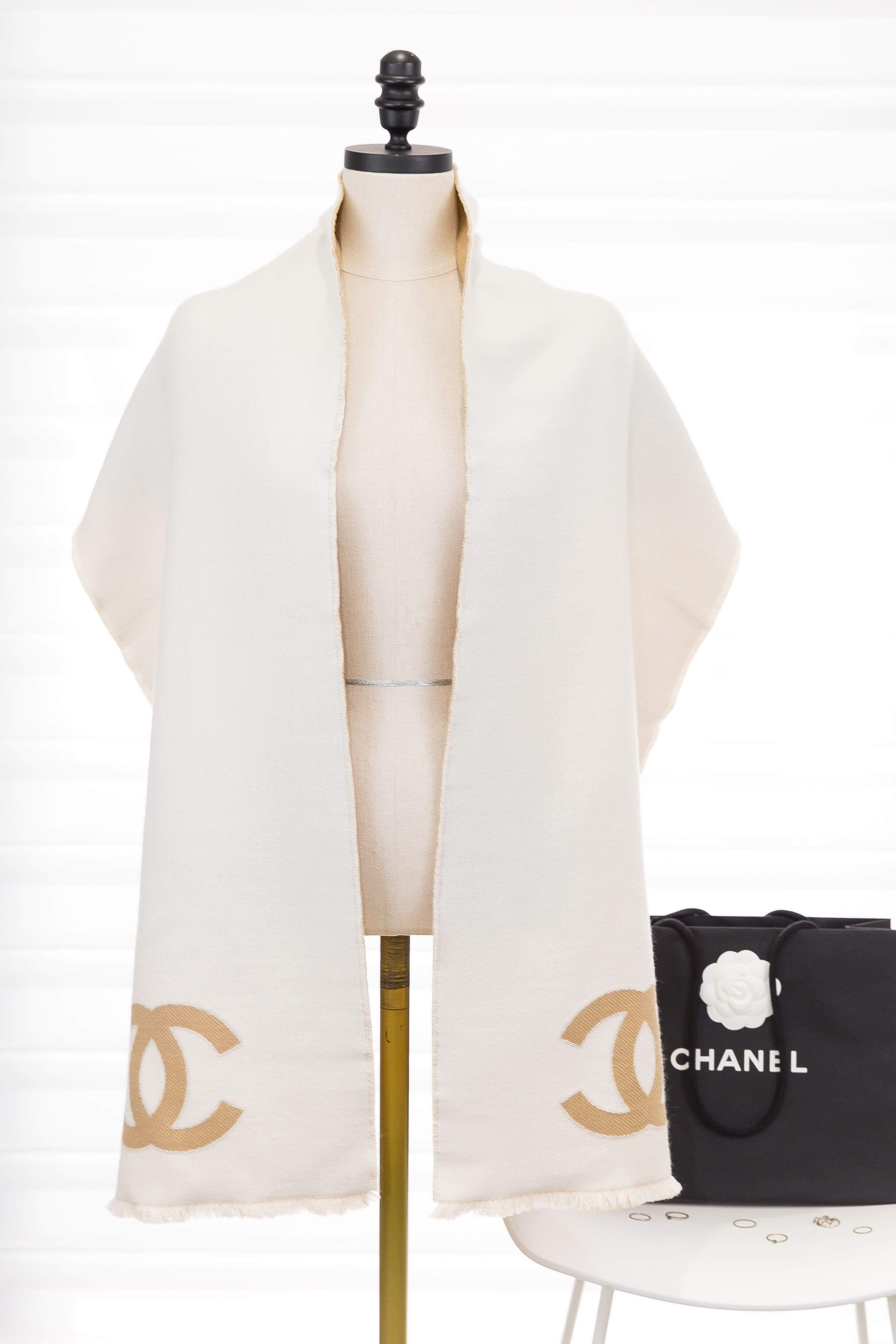 Chanel Scarf 奶茶色底白色金絲滾邊CC羊毛混真絲流蘇圍巾-Charline Boutique 精品代購