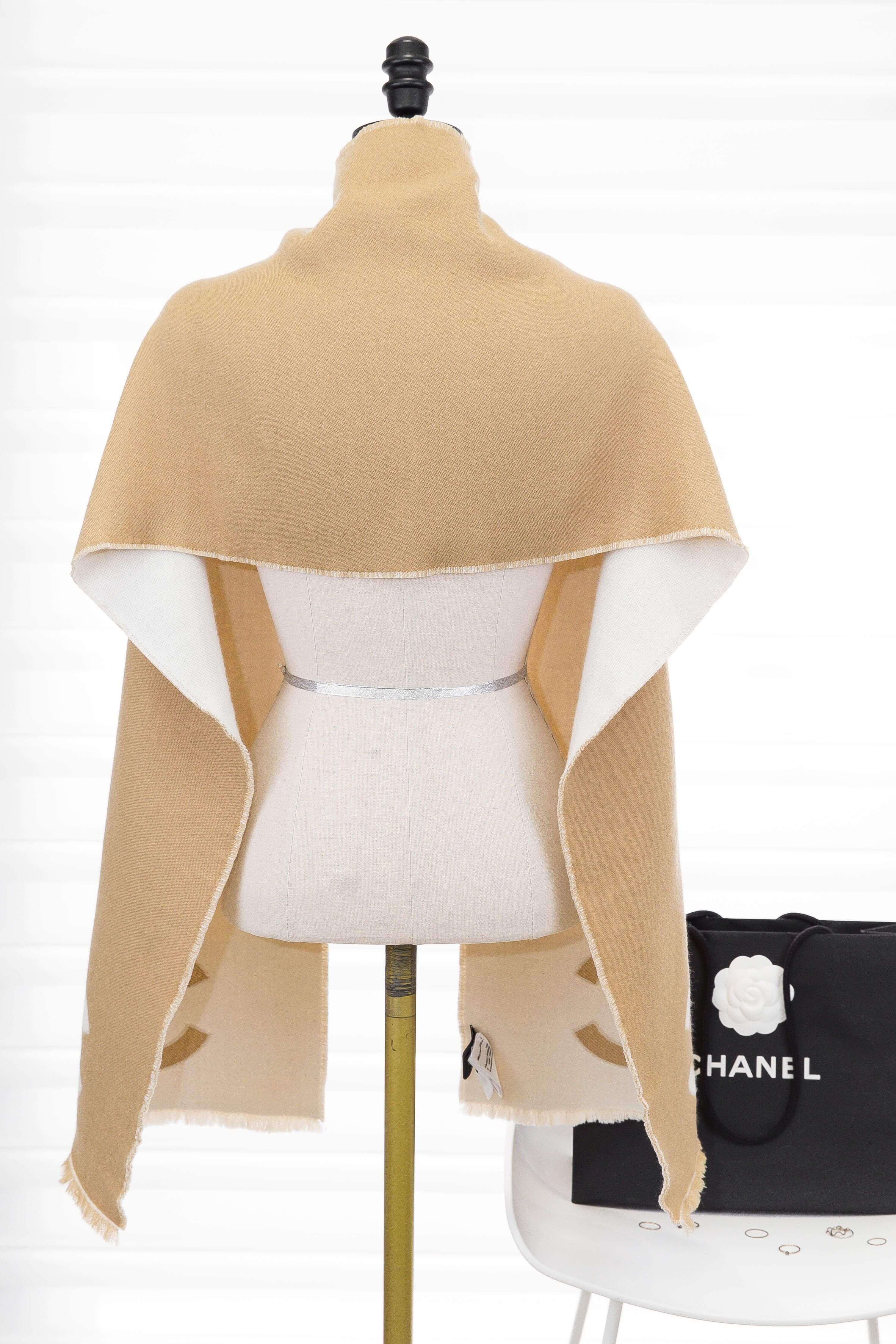 Chanel Scarf 奶茶色底白色金絲滾邊CC羊毛混真絲流蘇圍巾-Charline Boutique 精品代購