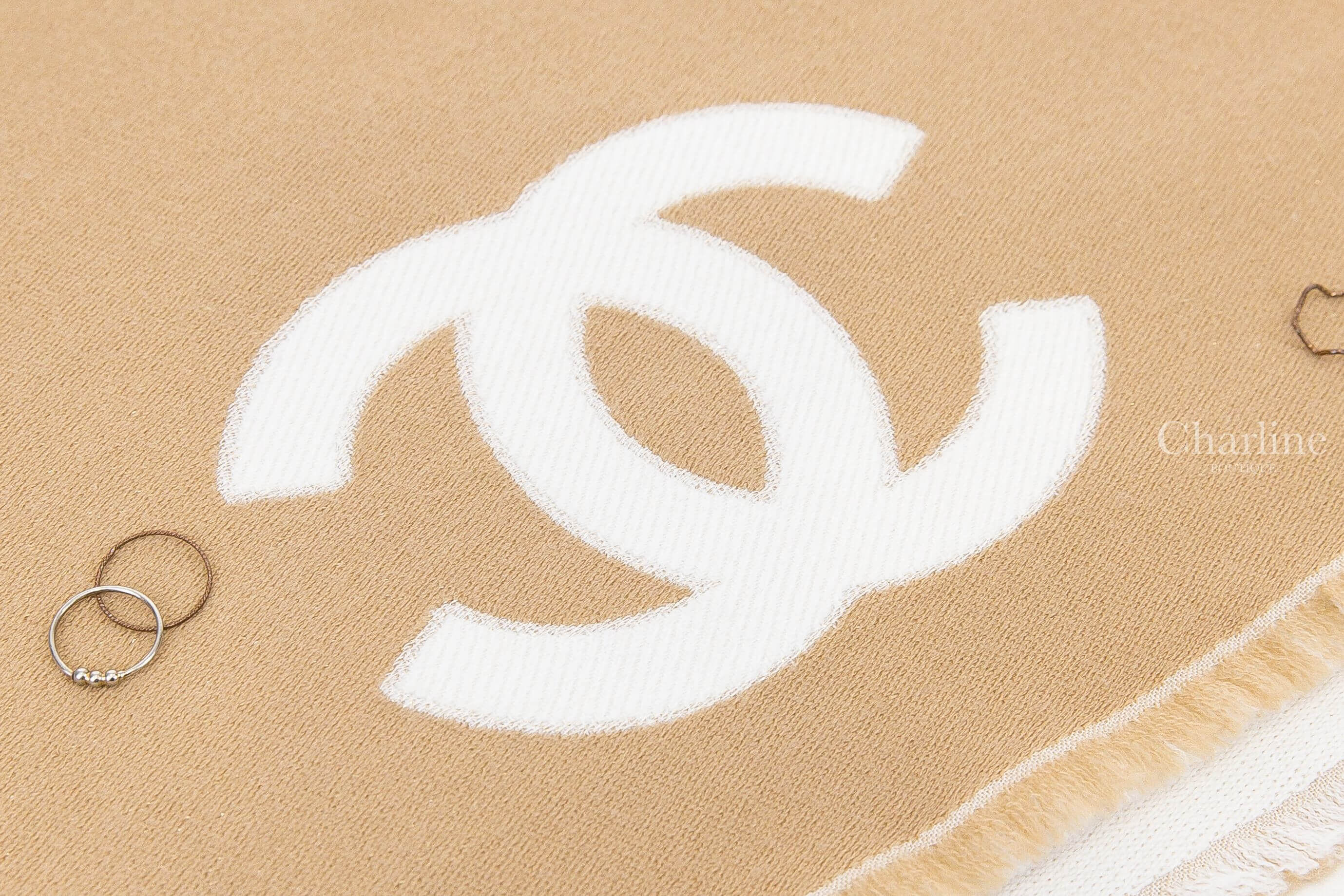 Chanel Scarf 奶茶色底白色金絲滾邊CC羊毛混真絲流蘇圍巾