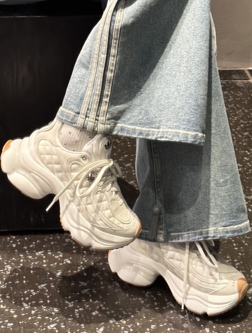 預購】ADIDAS ORIGINALS OZVENUZ 菱格紋白色HQ2643