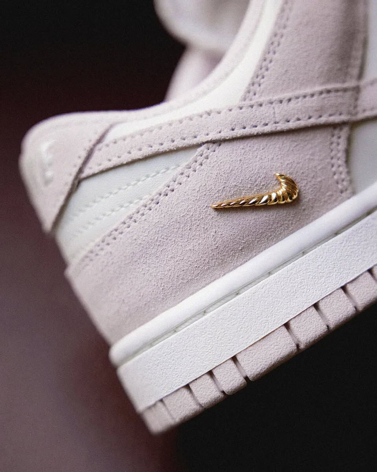 【預訂】NIKE DUNK LOW 小金剔麂皮淡紫羅蘭粉-WOMEN