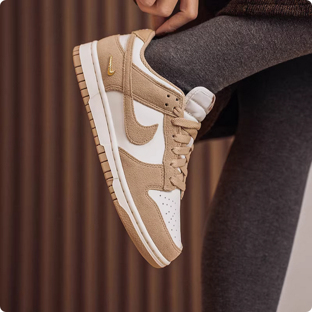 【預訂】NIKE DUNK LOW 小金剔麂皮小麥啡-WOMEN