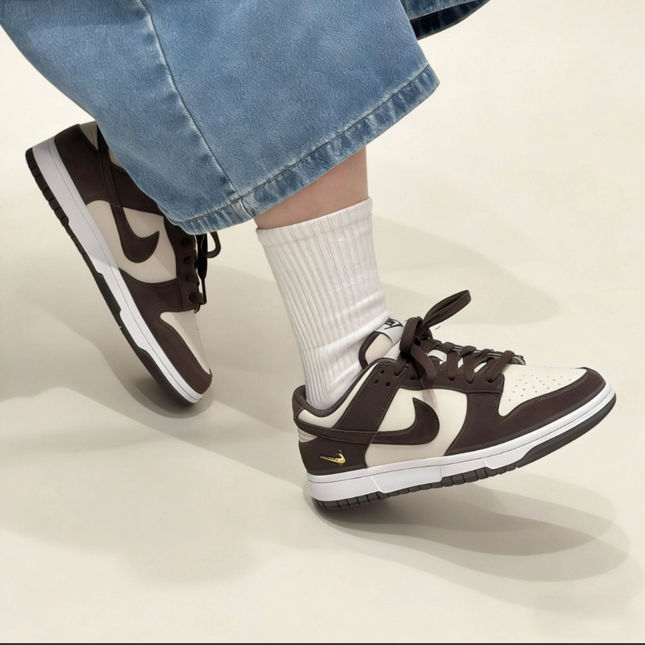 【預訂】NIKE DUNK LOW 小金剔麂皮摩卡可可 -WOMEN