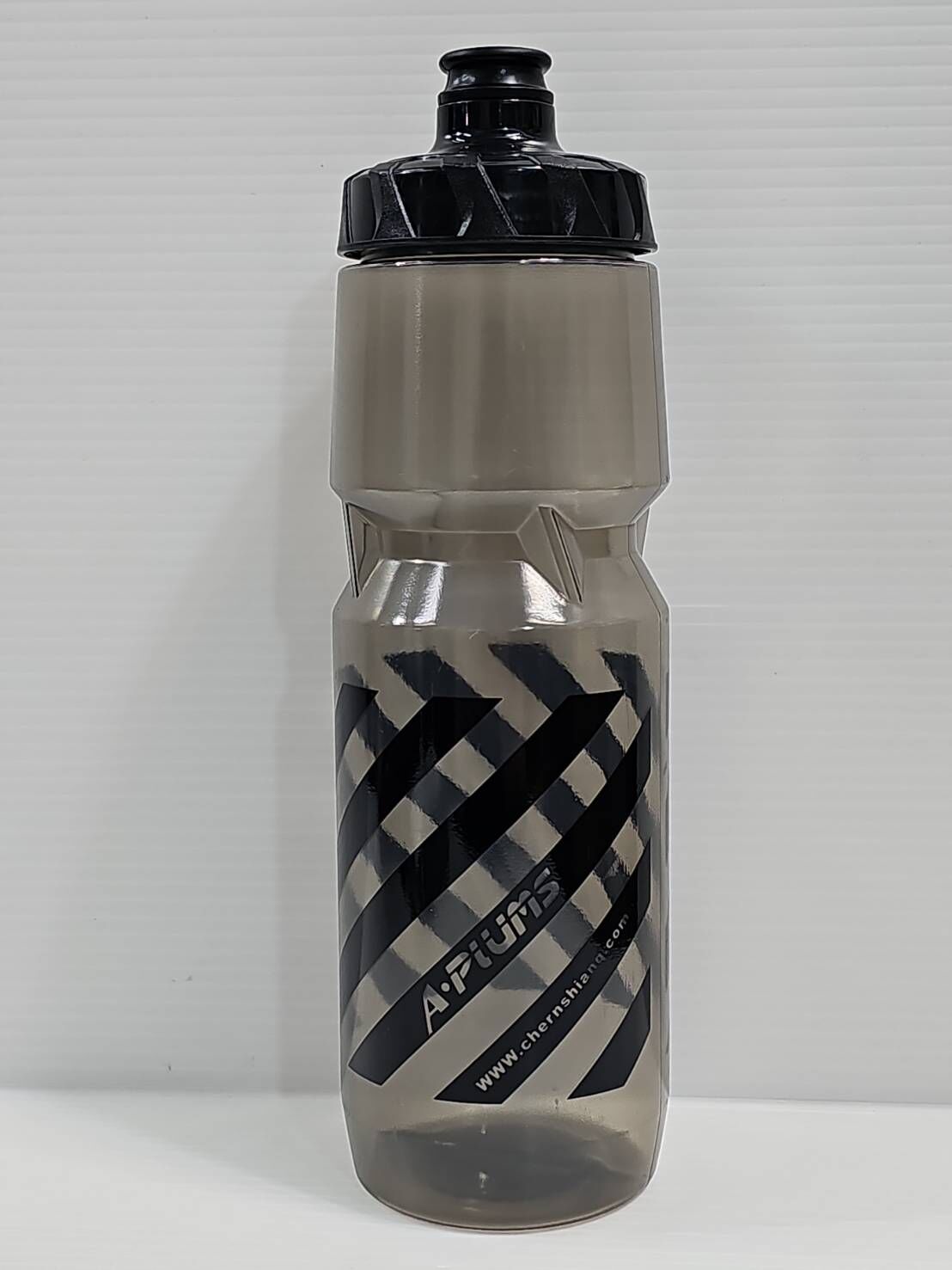 APLUMS 透明水壺 黑線條 塑膠水壼 看的到水量水壼 800CC裝更多喝更久,台灣製水壼