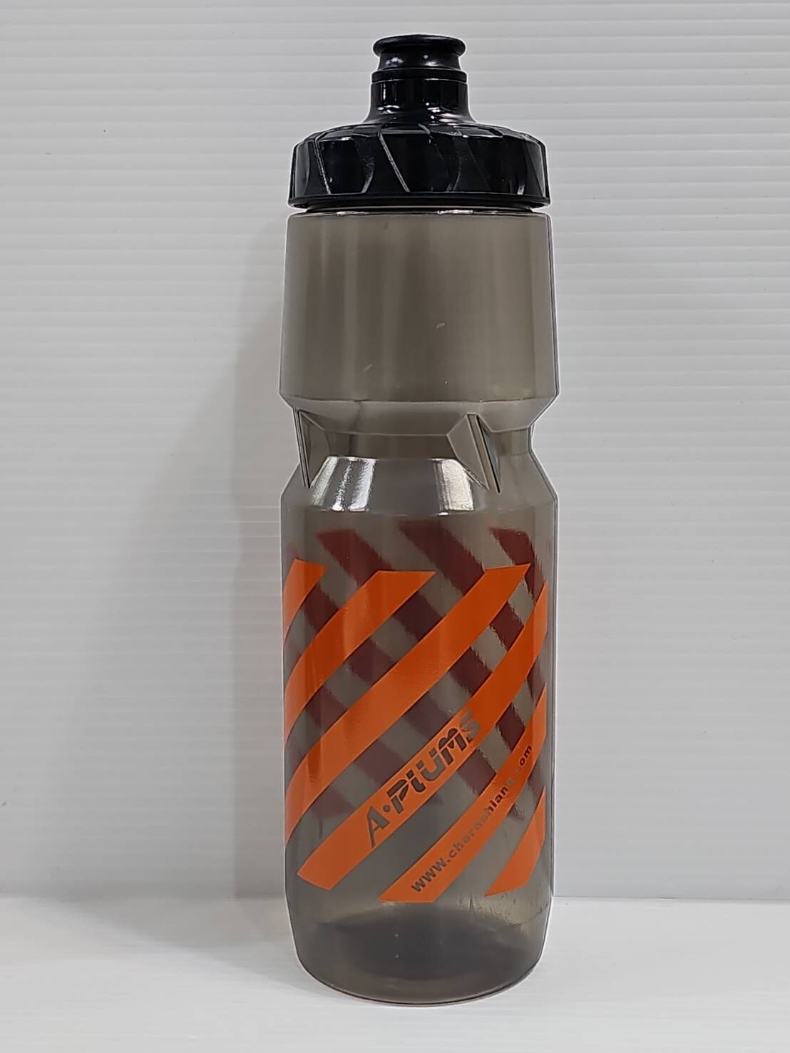 APLUMS 透明水壺 橘線條 塑膠水壼 看的到水量水壼 800CC裝更多喝更久,台灣製水壼