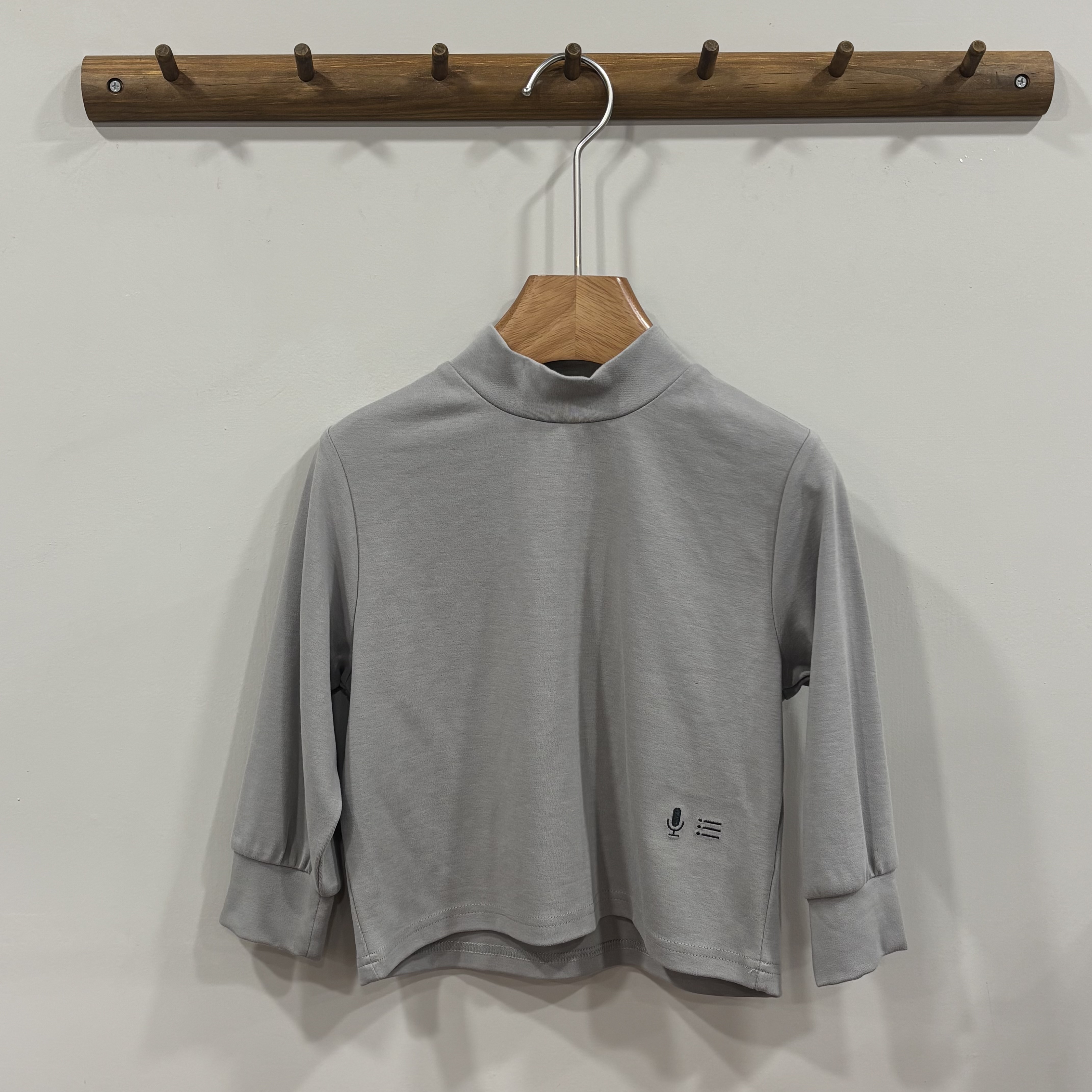 A03846設計師品牌微高領上衣