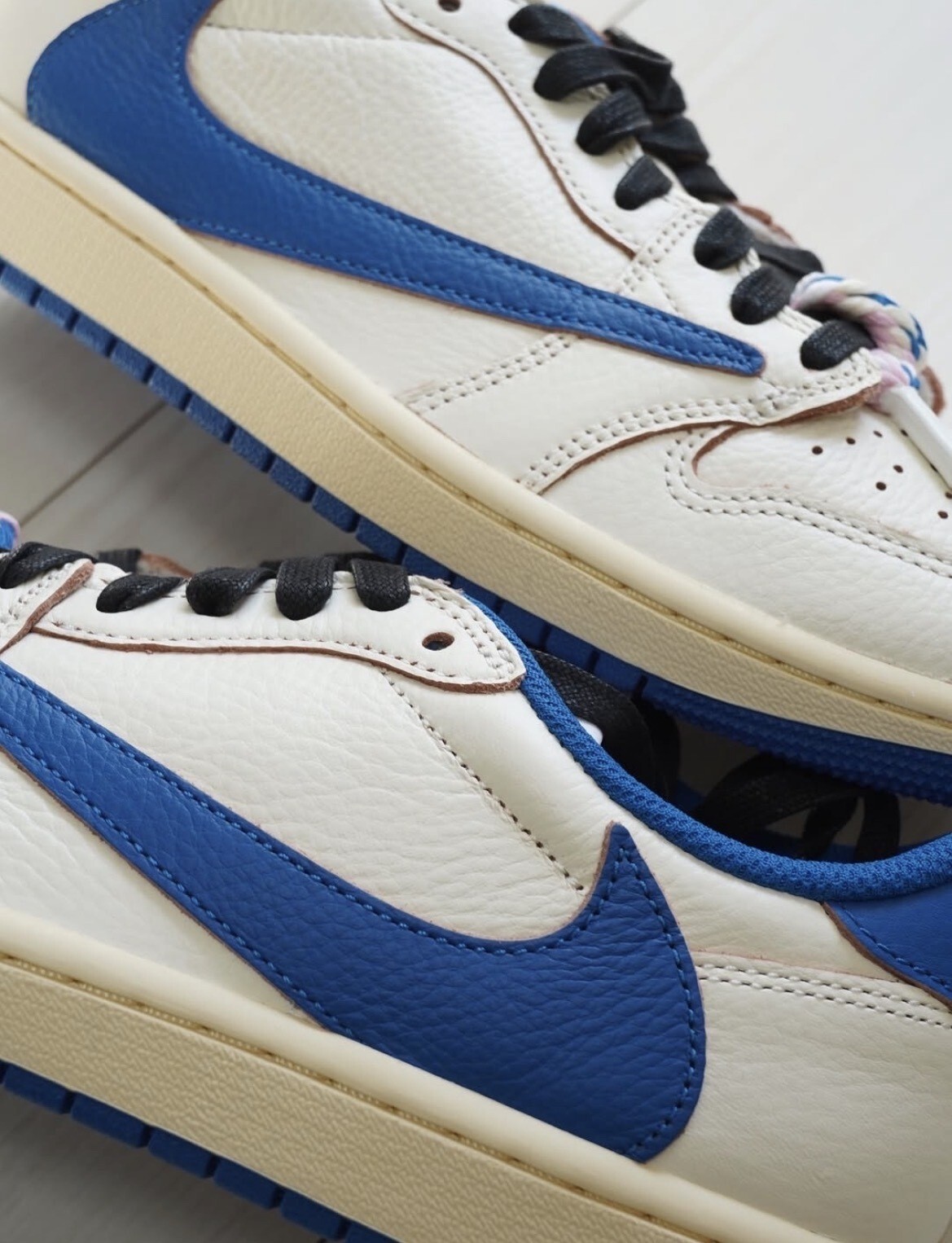 < 預購 > Travis Scott x Fragment Design x Nike Air Jordan 1 Low OG SP "Sail Military Blue" 閃電藍2.0 倒勾 DM7866-104
